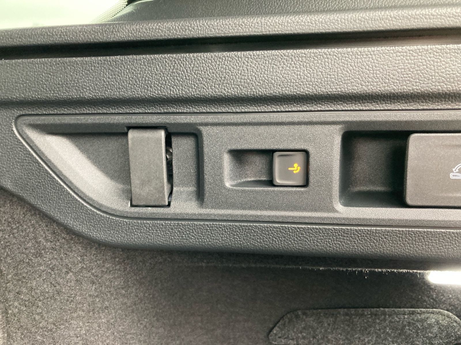 Fahrzeugabbildung SKODA Superb Combi L&K 1,5TSI iV 204PS DSG Pano AHK