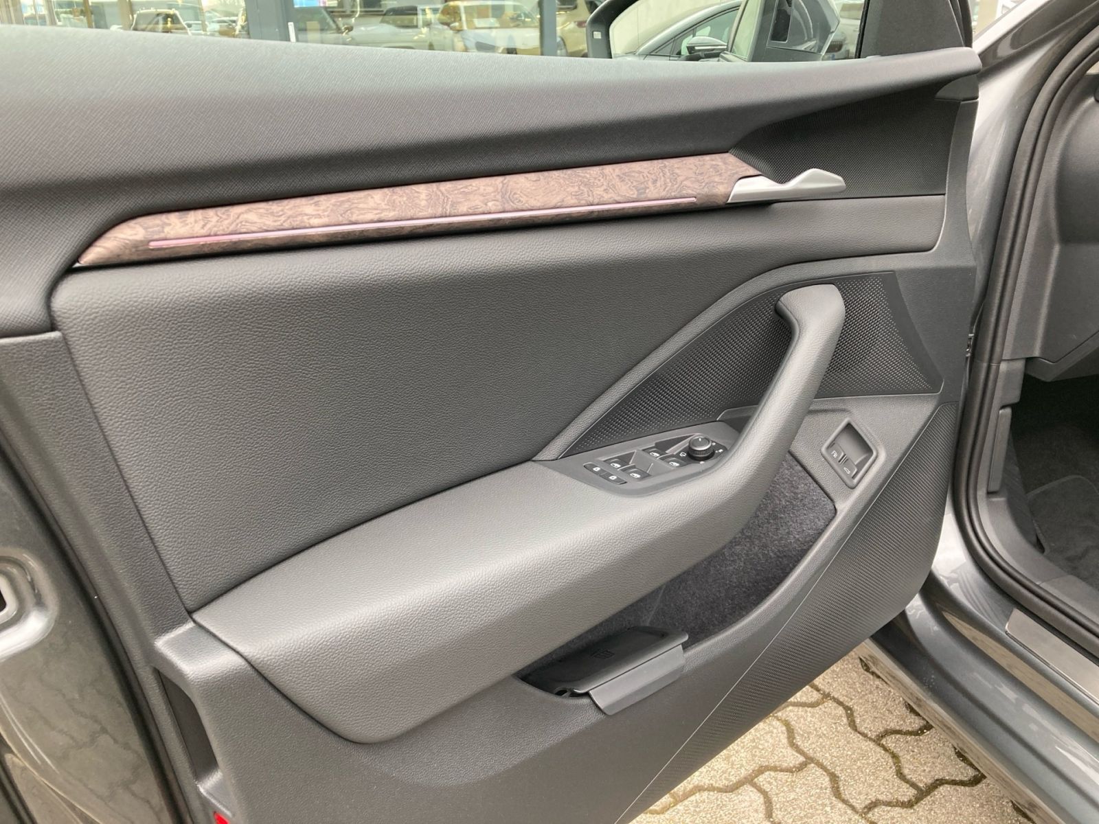 Fahrzeugabbildung SKODA Superb Combi L&K 1,5TSI iV 204PS DSG Pano AHK
