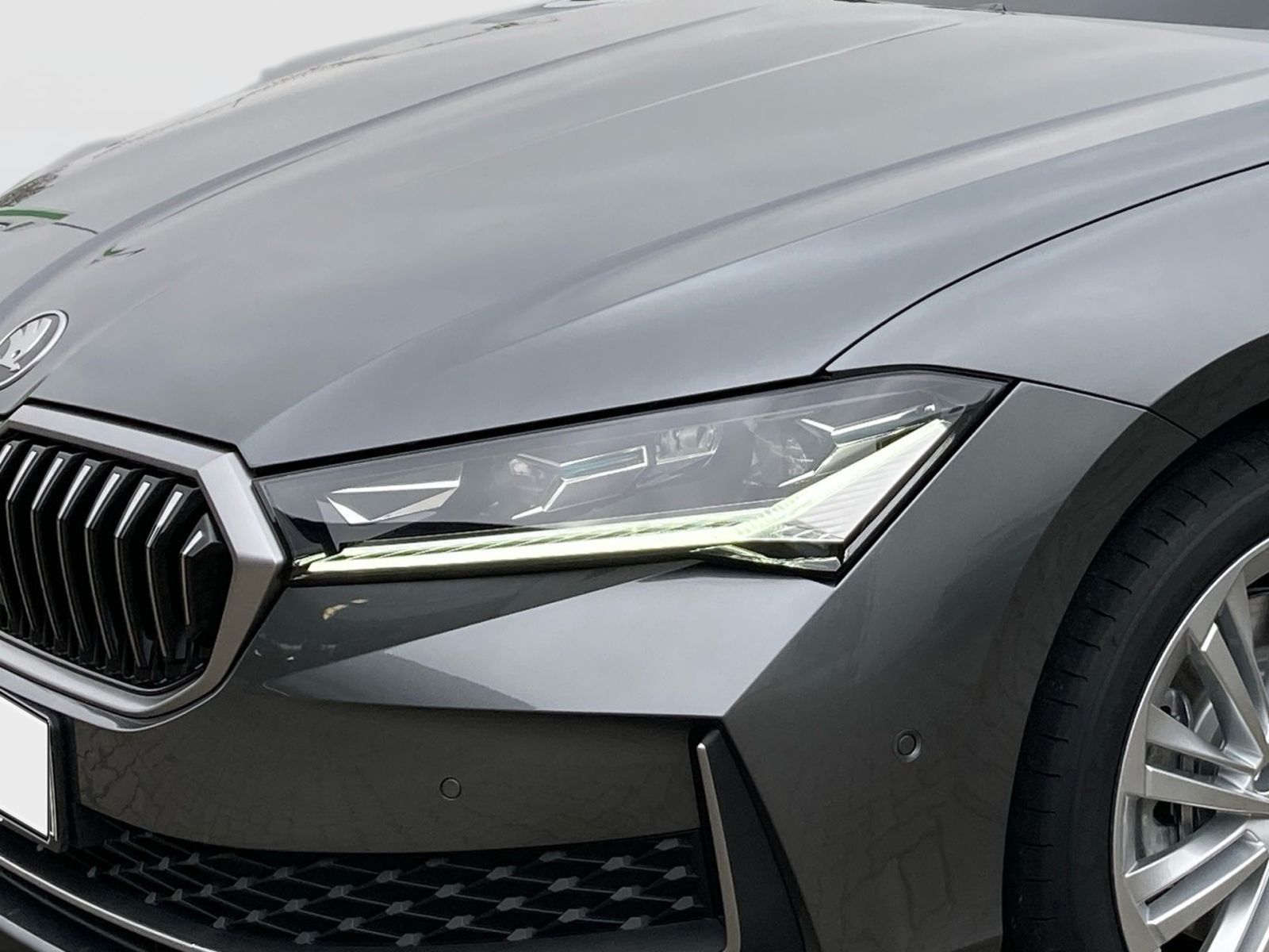 Fahrzeugabbildung SKODA Superb Combi L&K 1,5TSI iV 204PS DSG Pano AHK