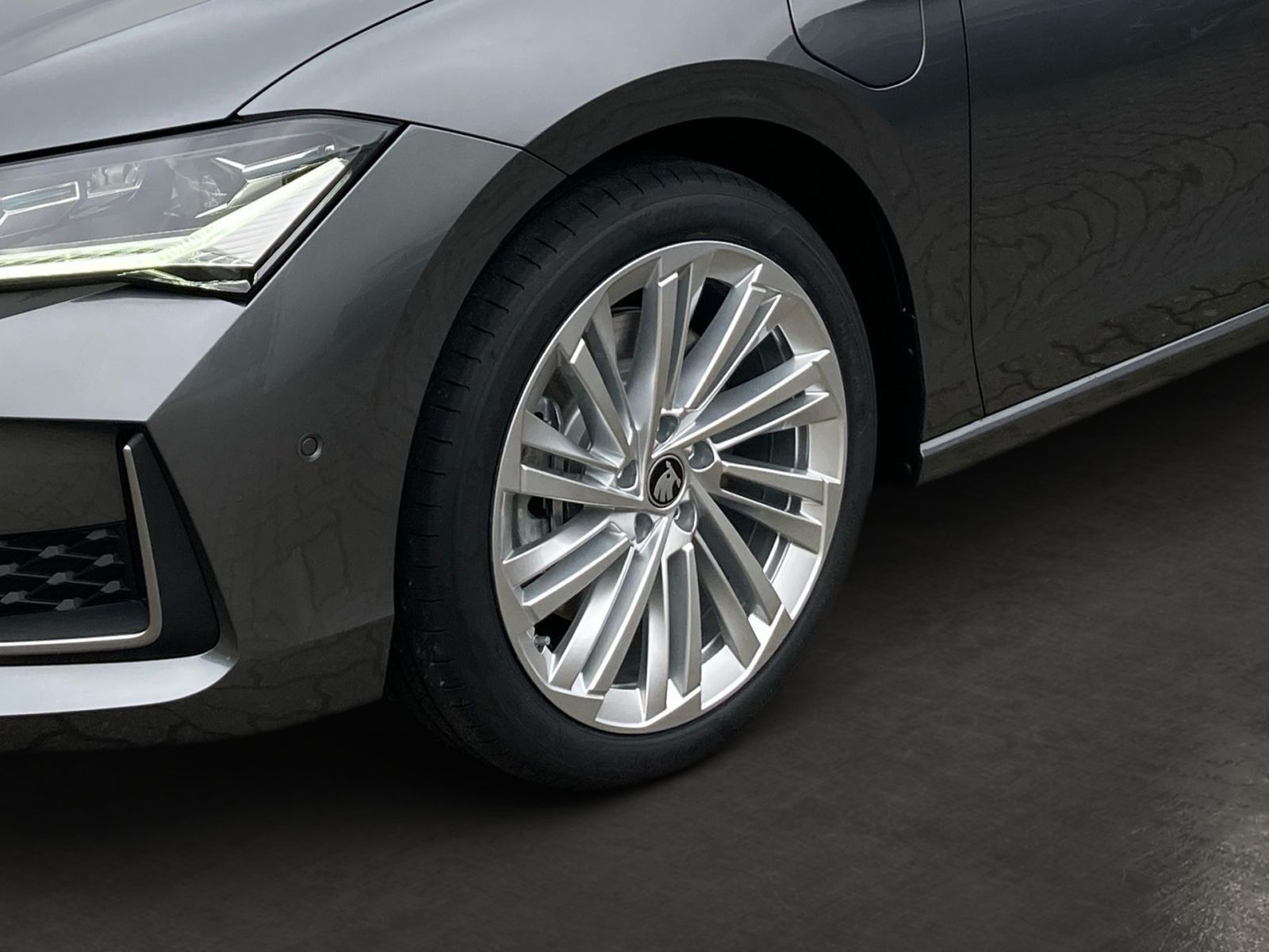 Fahrzeugabbildung SKODA Superb Combi L&K 1,5TSI iV 204PS DSG Pano AHK