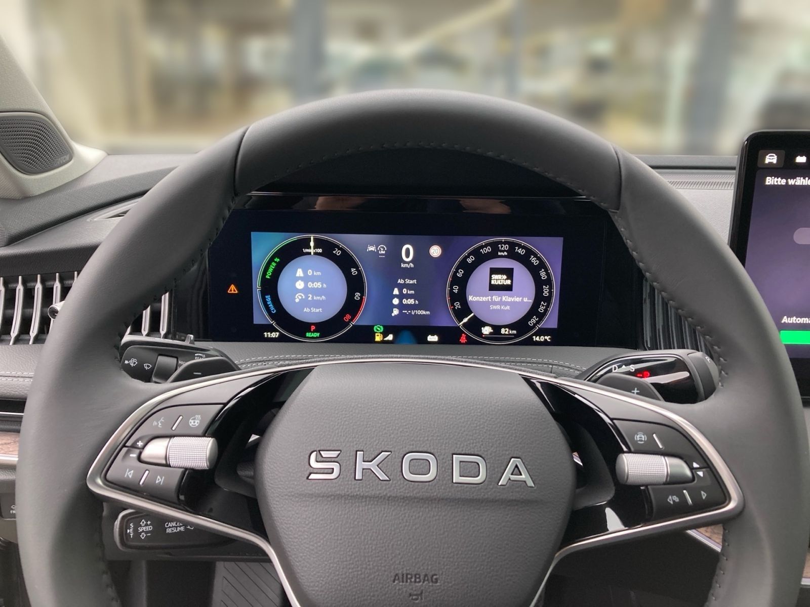 Fahrzeugabbildung SKODA Superb Combi L&K 1,5TSI iV 204PS DSG Pano AHK