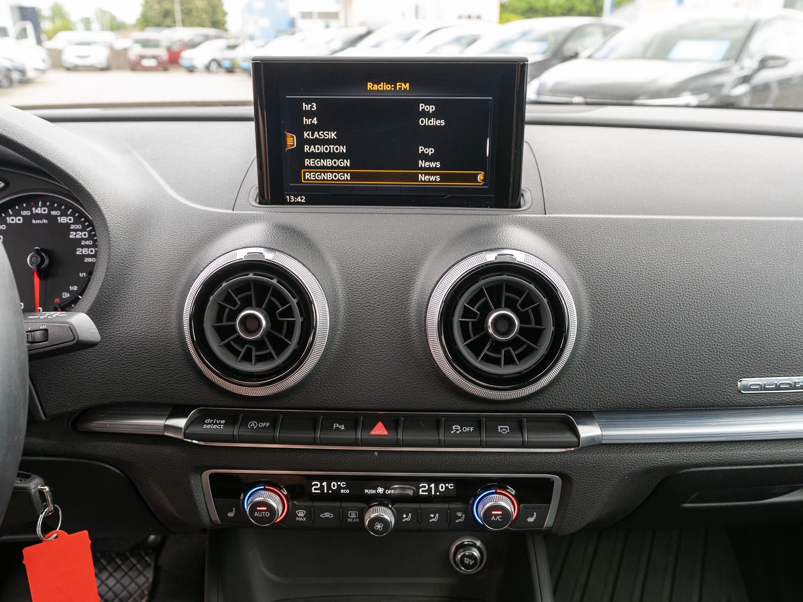Fahrzeugabbildung Audi A3 Sportback Sport 40TFSI quattro Navi Xenon RFK