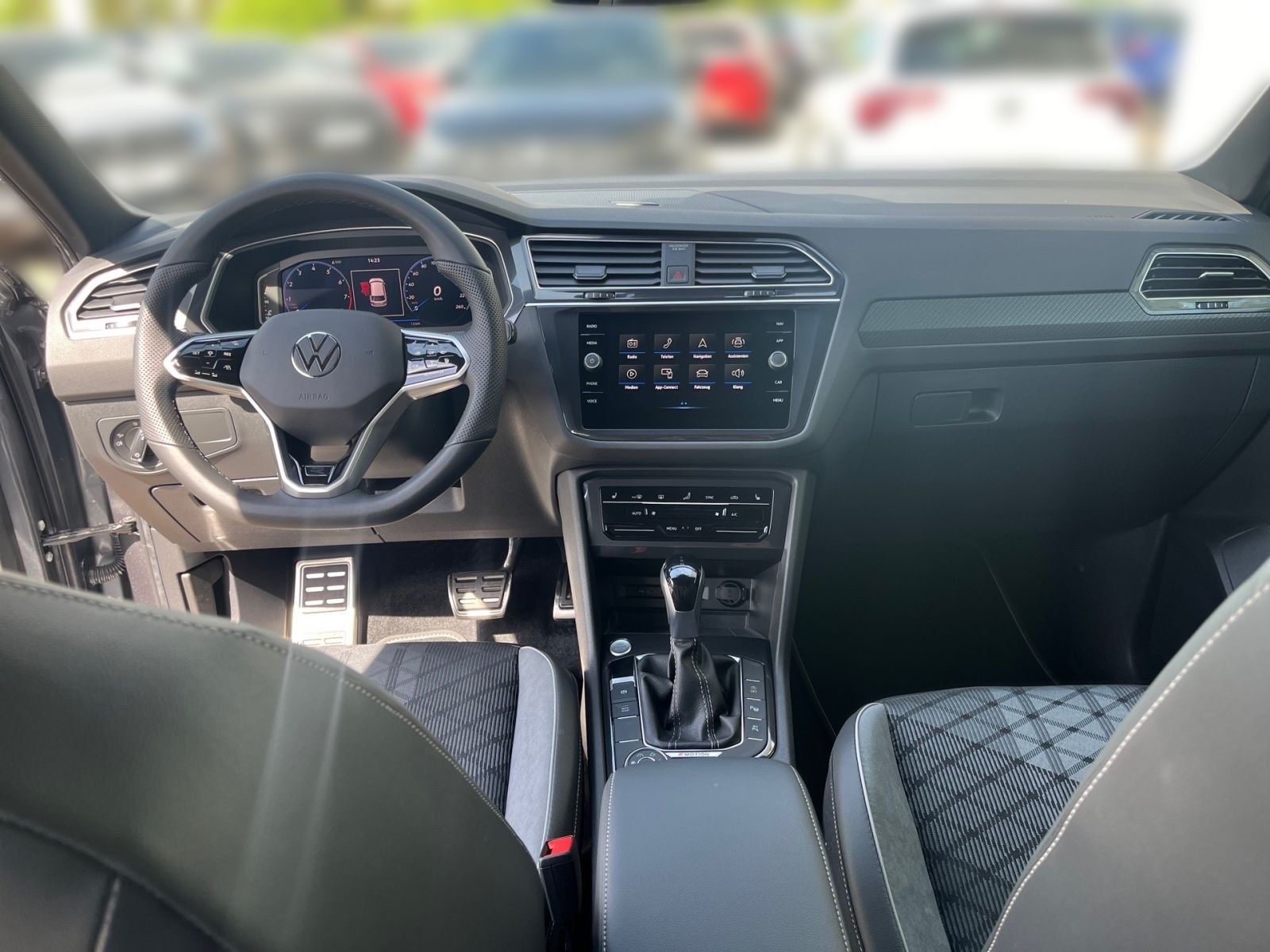 Fahrzeugabbildung Volkswagen Tiguan Allspace R-Line 2,0 TSI 4M DSG *AHK*