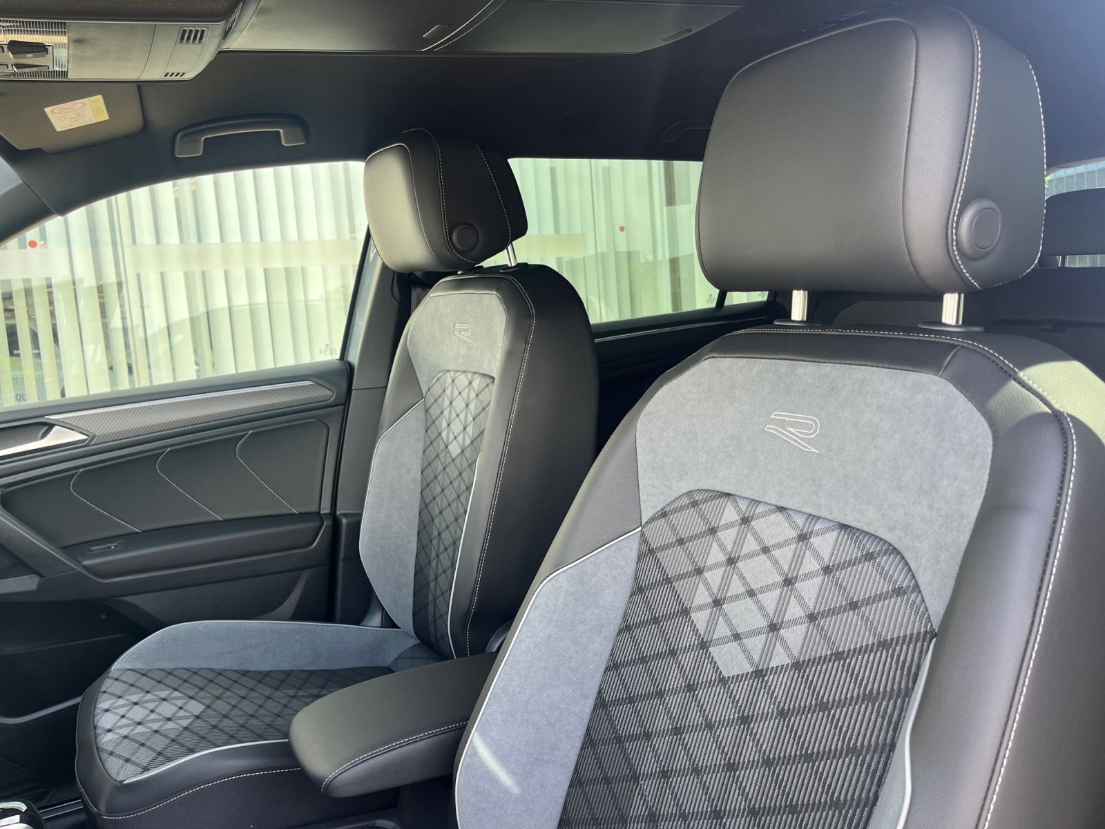 Fahrzeugabbildung Volkswagen Tiguan Allspace R-Line 2,0 TSI 4M DSG *AHK*