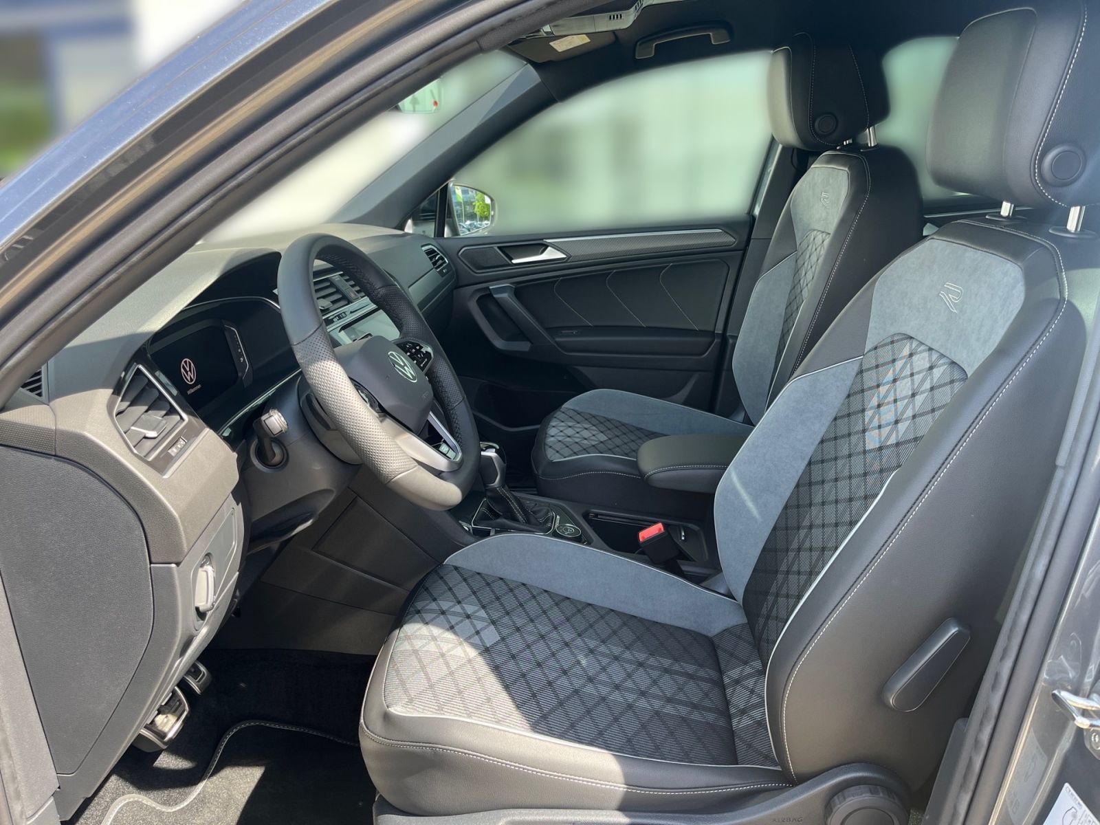 Fahrzeugabbildung Volkswagen Tiguan Allspace R-Line 2,0 TSI 4M DSG *AHK*