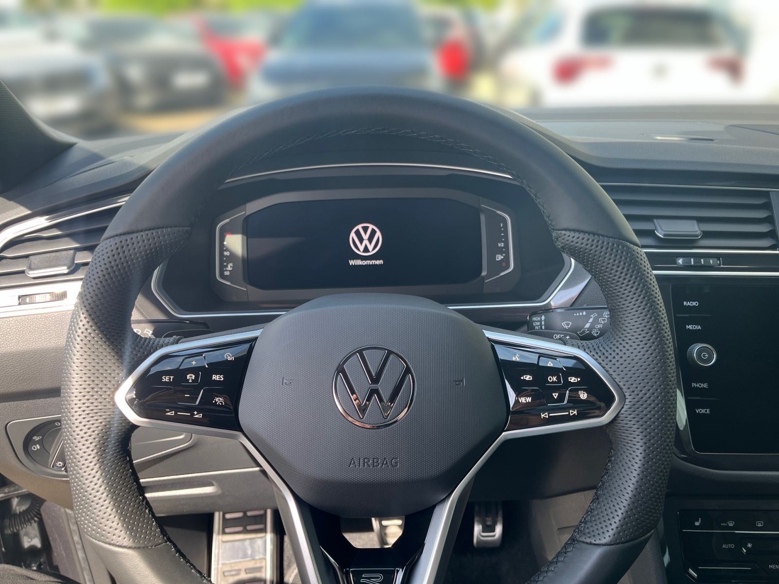 Fahrzeugabbildung Volkswagen Tiguan Allspace R-Line 2,0 TSI 4M DSG *AHK*