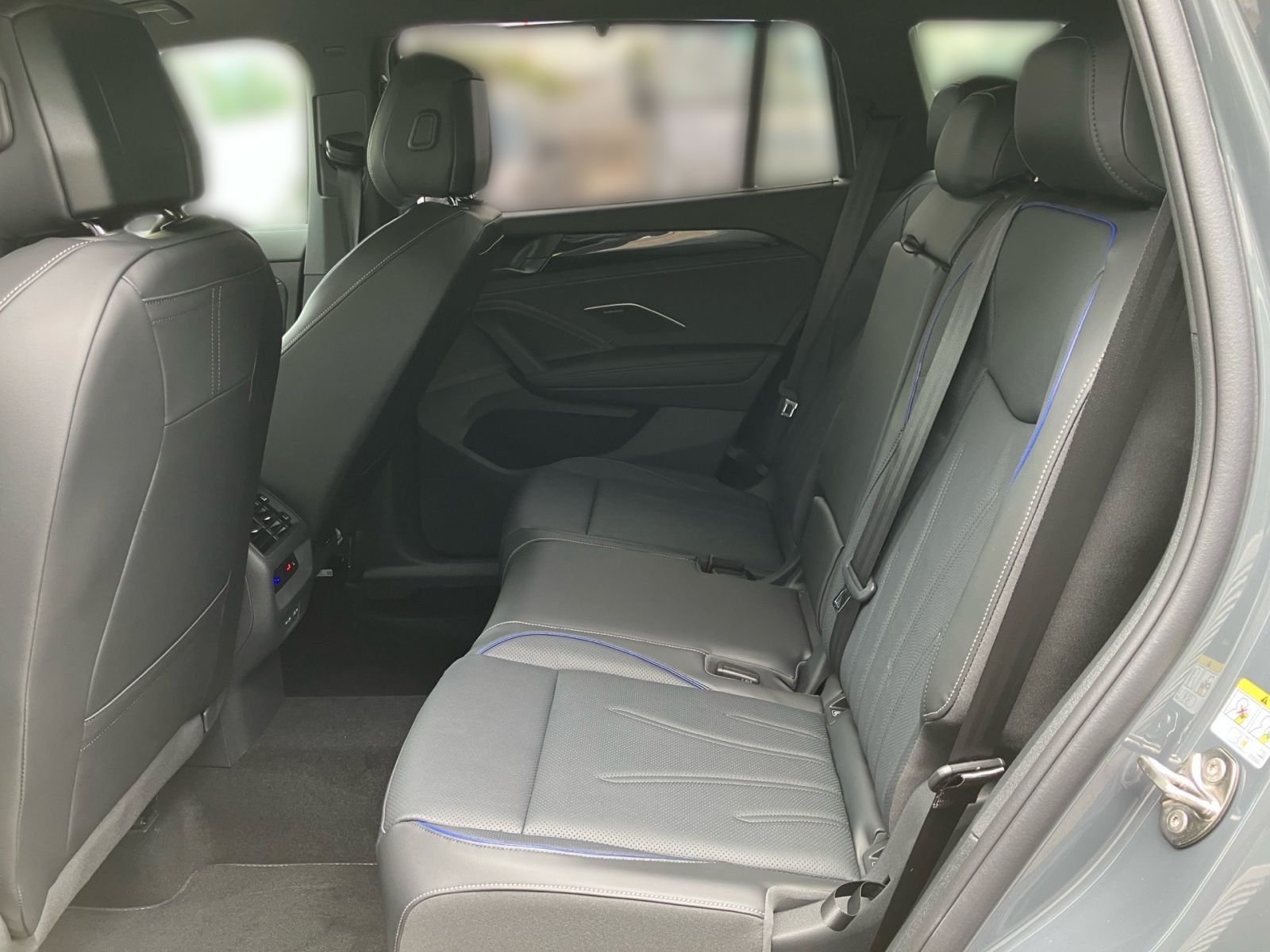 Fahrzeugabbildung Volkswagen Tayron R-Line 1,5 l eHybrid OPF 130 kW (177 PS)