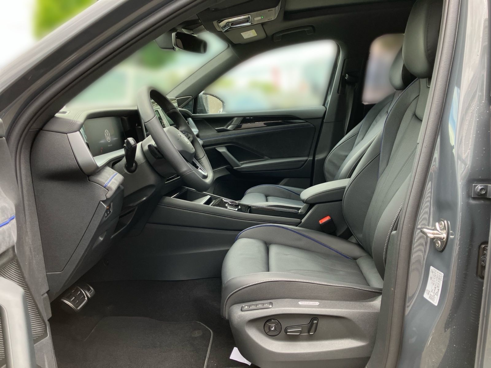 Fahrzeugabbildung Volkswagen Tayron R-Line 1,5 l eHybrid OPF 130 kW (177 PS)