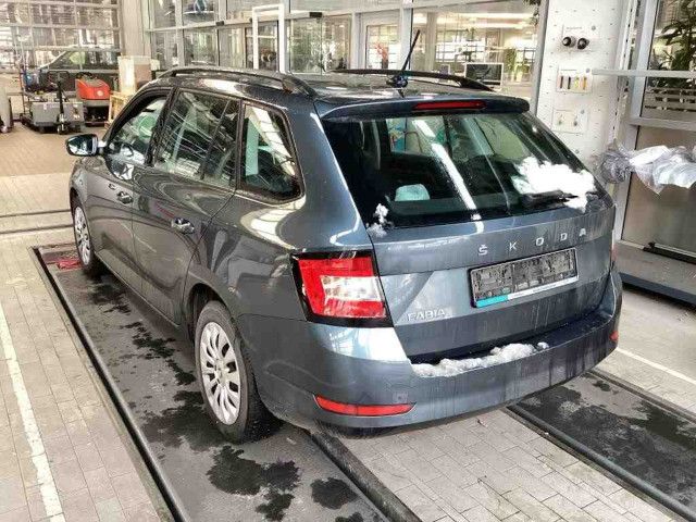 Fahrzeugabbildung SKODA Fabia Combi Ambition 1,0 TSI Klima PDC SHZ