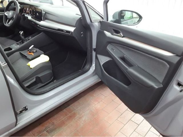 Fahrzeugabbildung Volkswagen Golf Variant Move 1,5 TSI Navi LED ACC Pano AHK