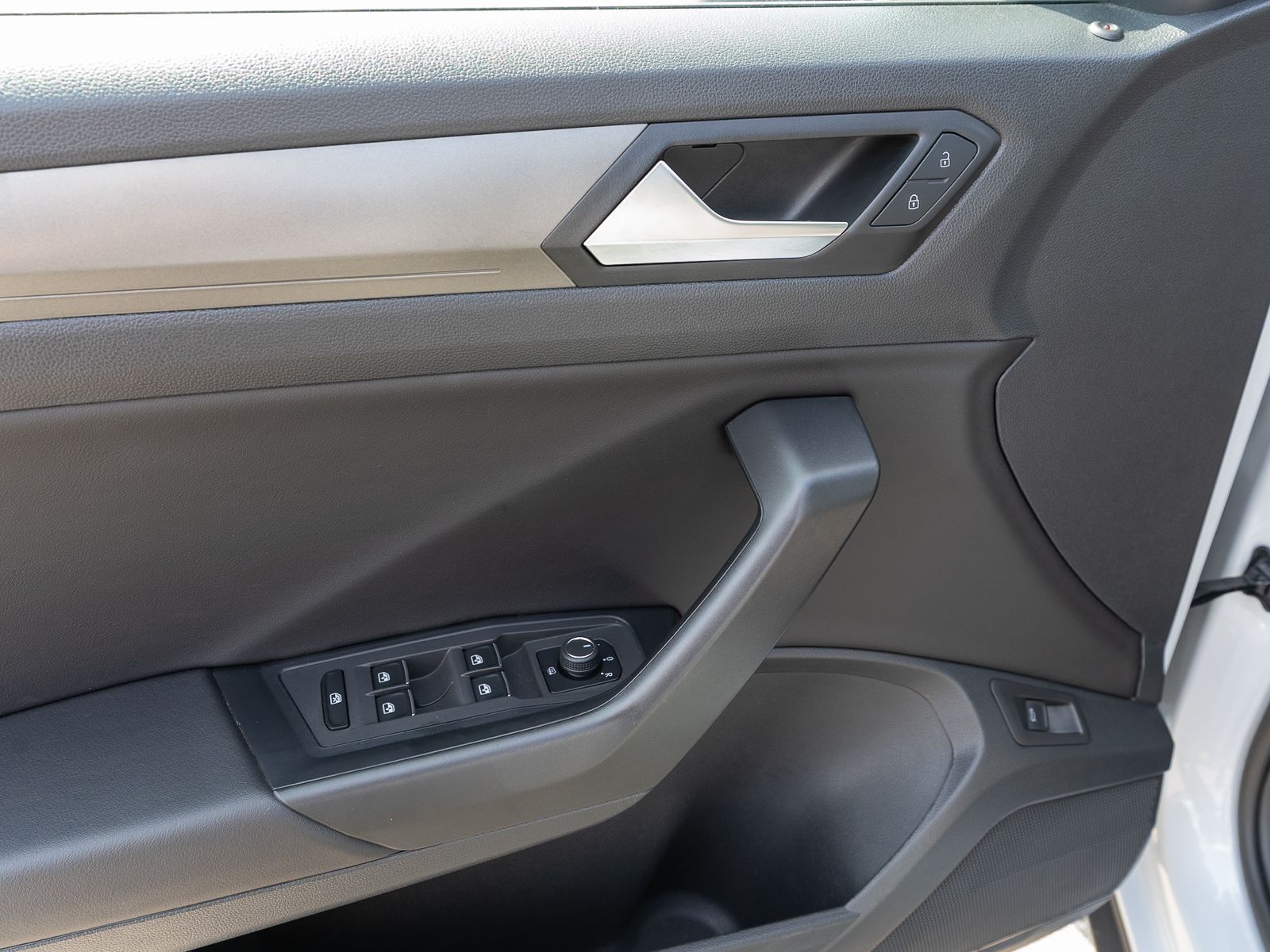 Fahrzeugabbildung Volkswagen T-Roc Style 1.5TSI DSG LED Navi Stdhz Pano LEDER