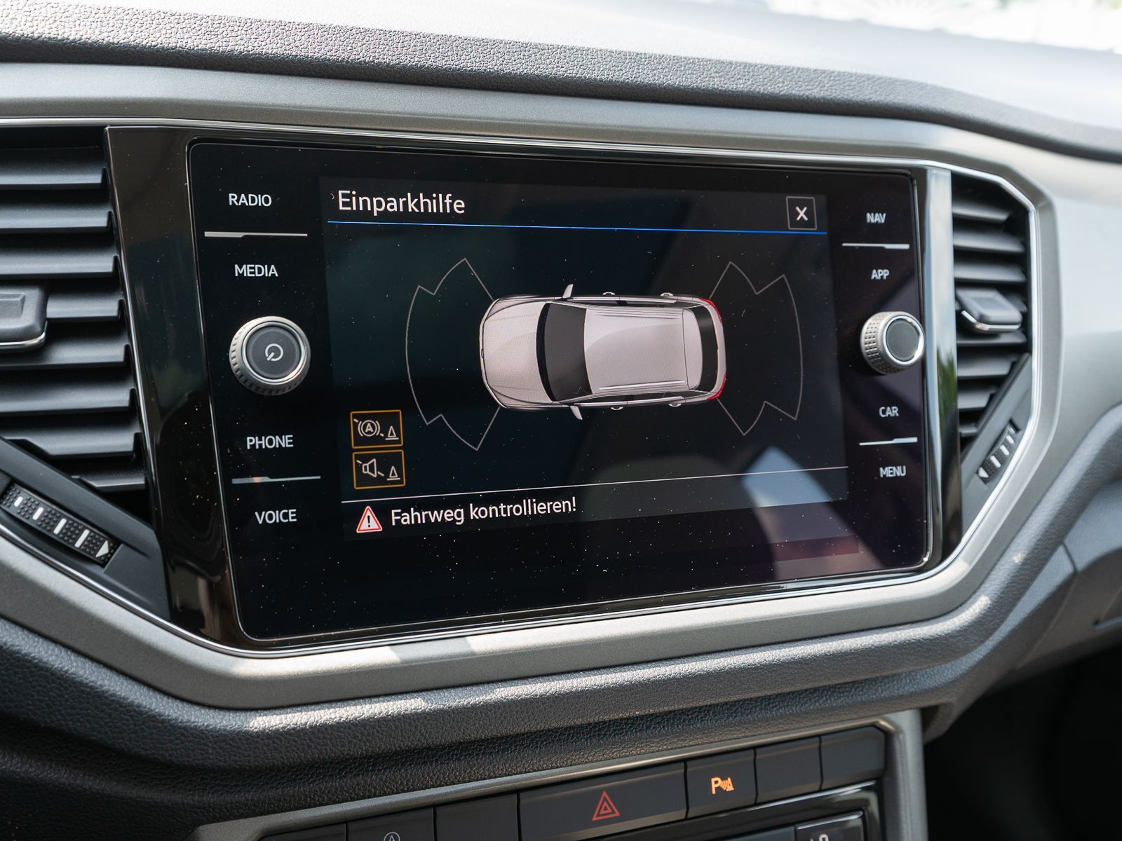 Fahrzeugabbildung Volkswagen T-Roc Style 1.5TSI DSG LED Navi Stdhz Pano LEDER