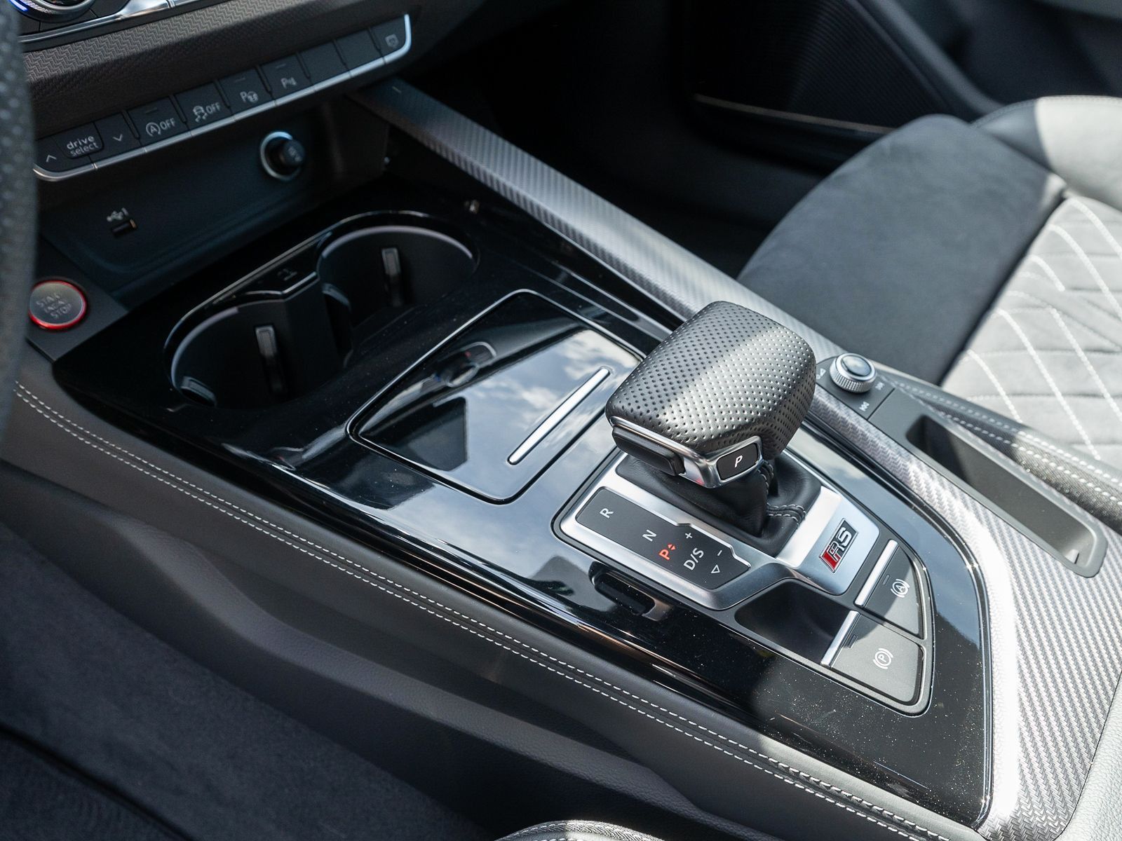 Fahrzeugabbildung Audi RS 4 Avant 2.9 TFSI quattro Navi Matrix 280km/h