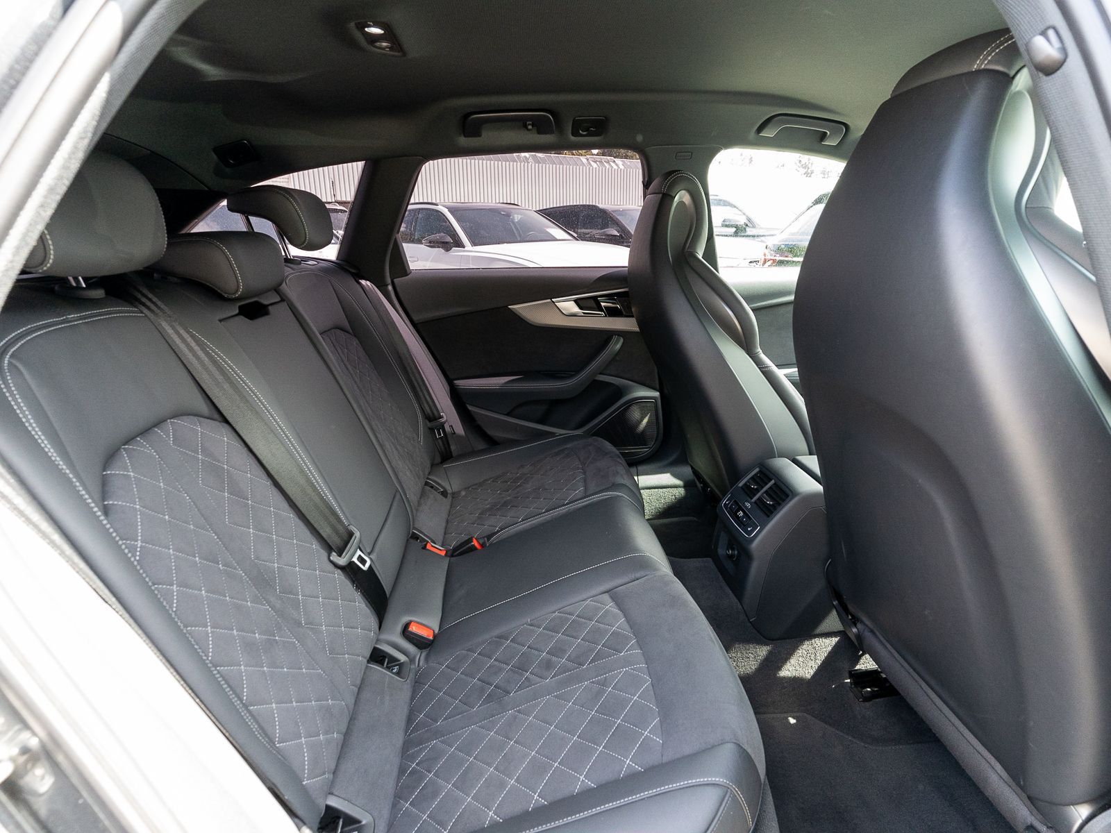 Fahrzeugabbildung Audi RS 4 Avant 2.9 TFSI quattro Navi Matrix 280km/h