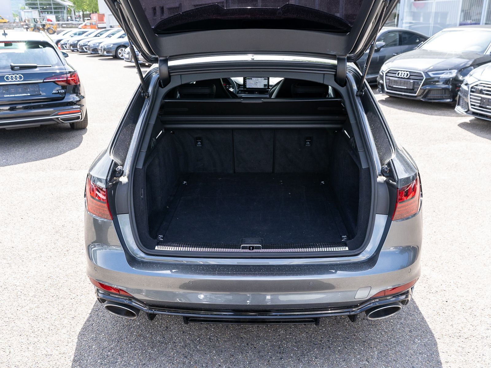Fahrzeugabbildung Audi RS 4 Avant 2.9 TFSI quattro Navi Matrix 280km/h