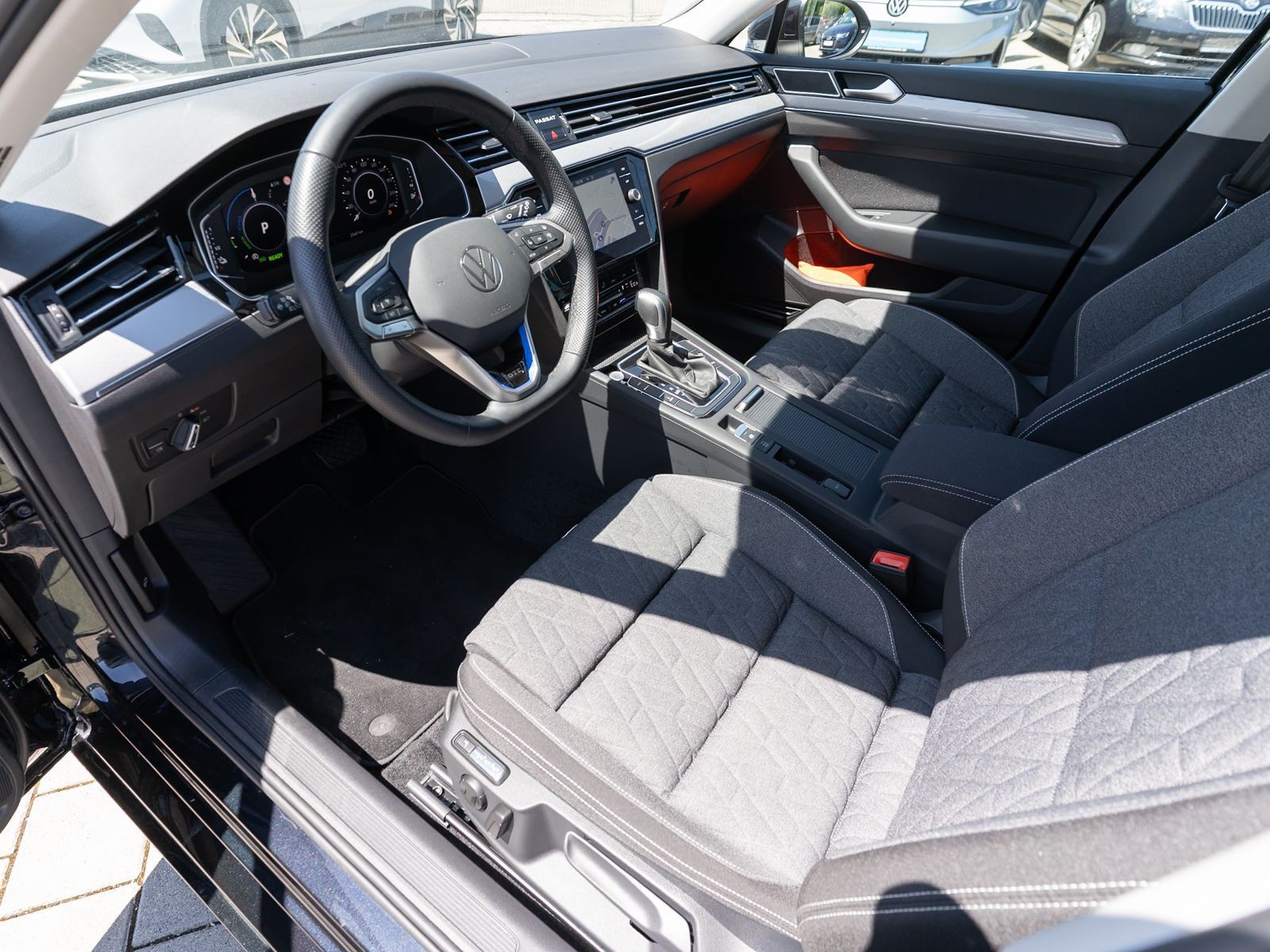 Fahrzeugabbildung Volkswagen Passat Variant GTE 1.4 TSI eHybrid DSG Navi AHK