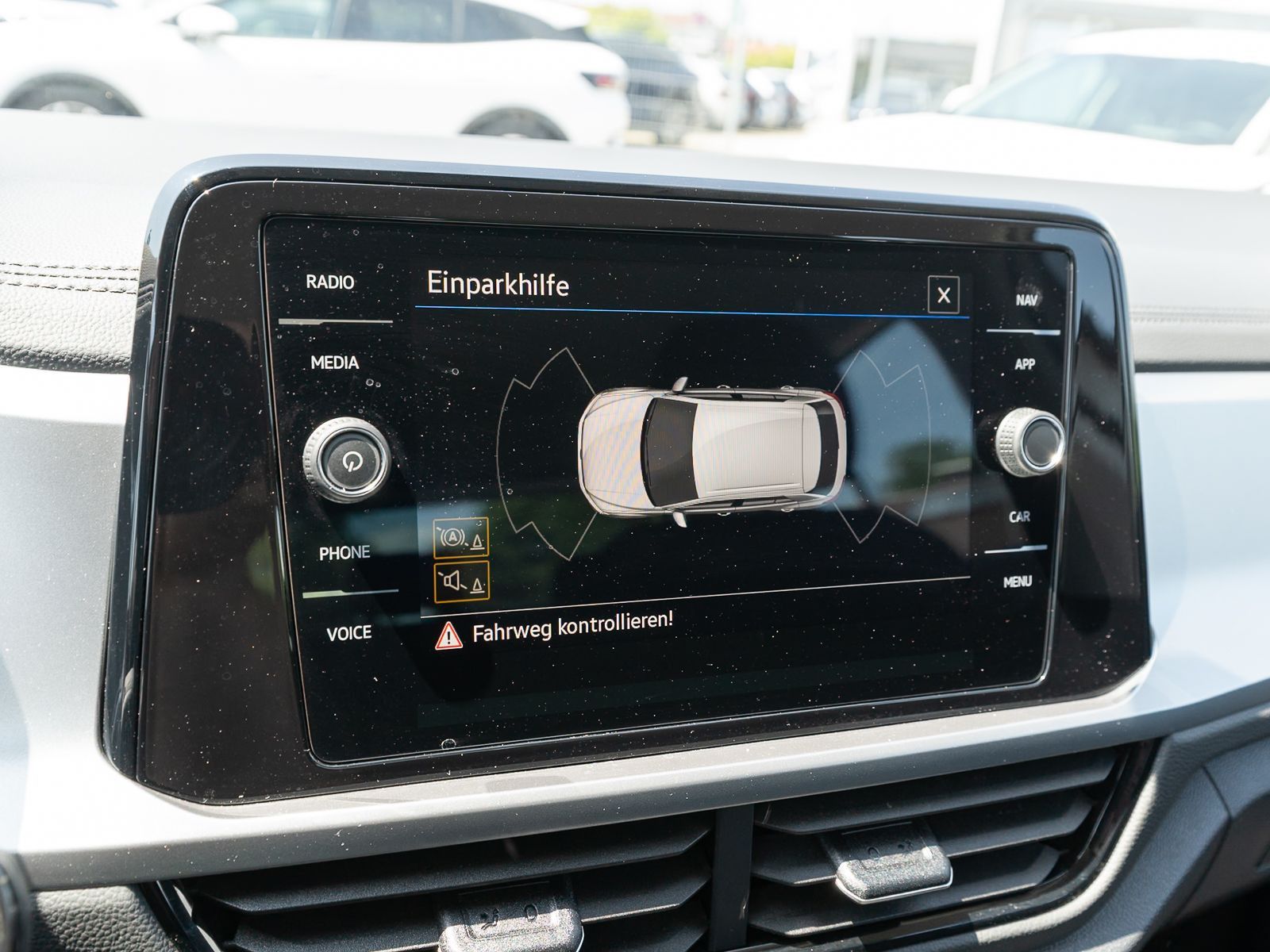 Fahrzeugabbildung Volkswagen T-ROC Life 1.5 TSI DSG Navi LED Standheizung AHK