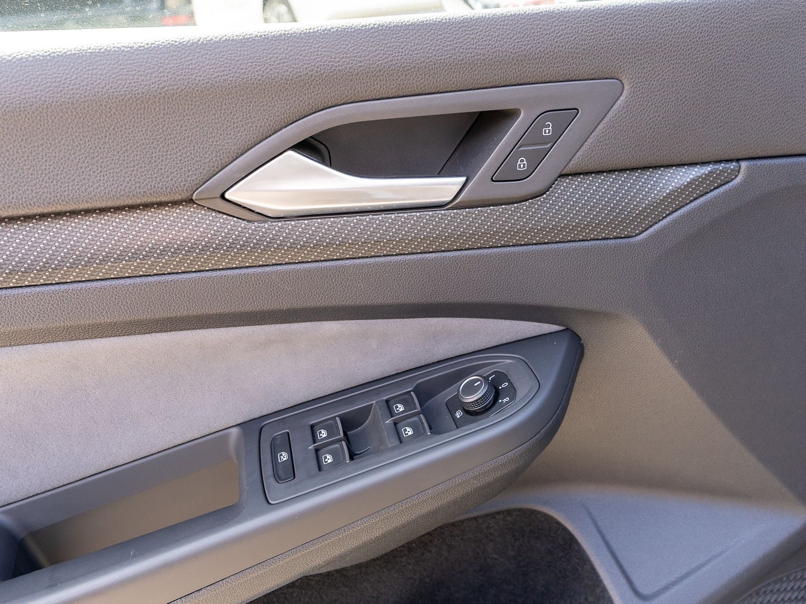Fahrzeugabbildung Volkswagen Golf R-Line 2.0TDI DSG LED Navi RFK ACC SHZ AHK