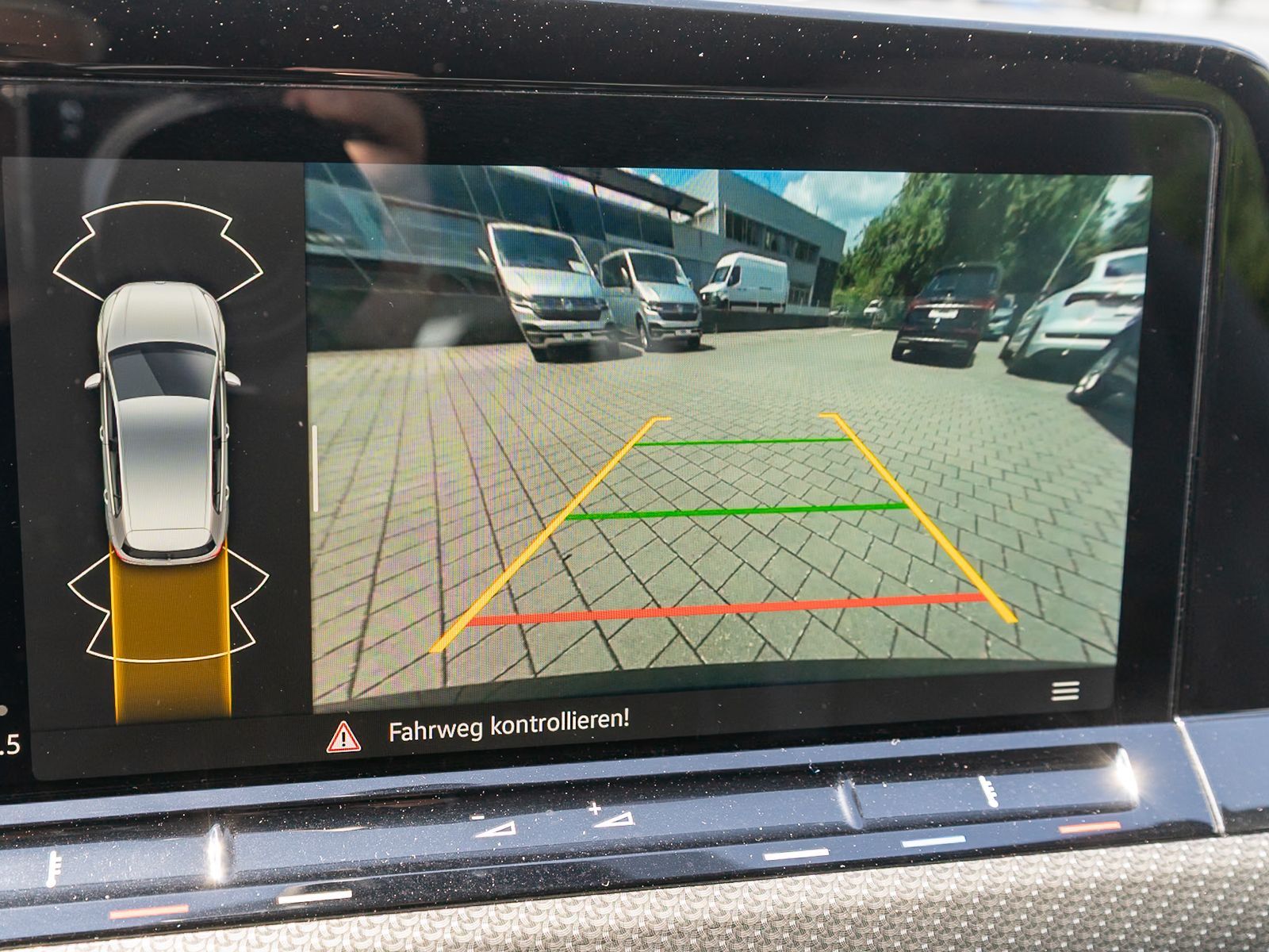 Fahrzeugabbildung Volkswagen Golf R-Line 2.0TDI DSG LED Navi RFK ACC SHZ AHK