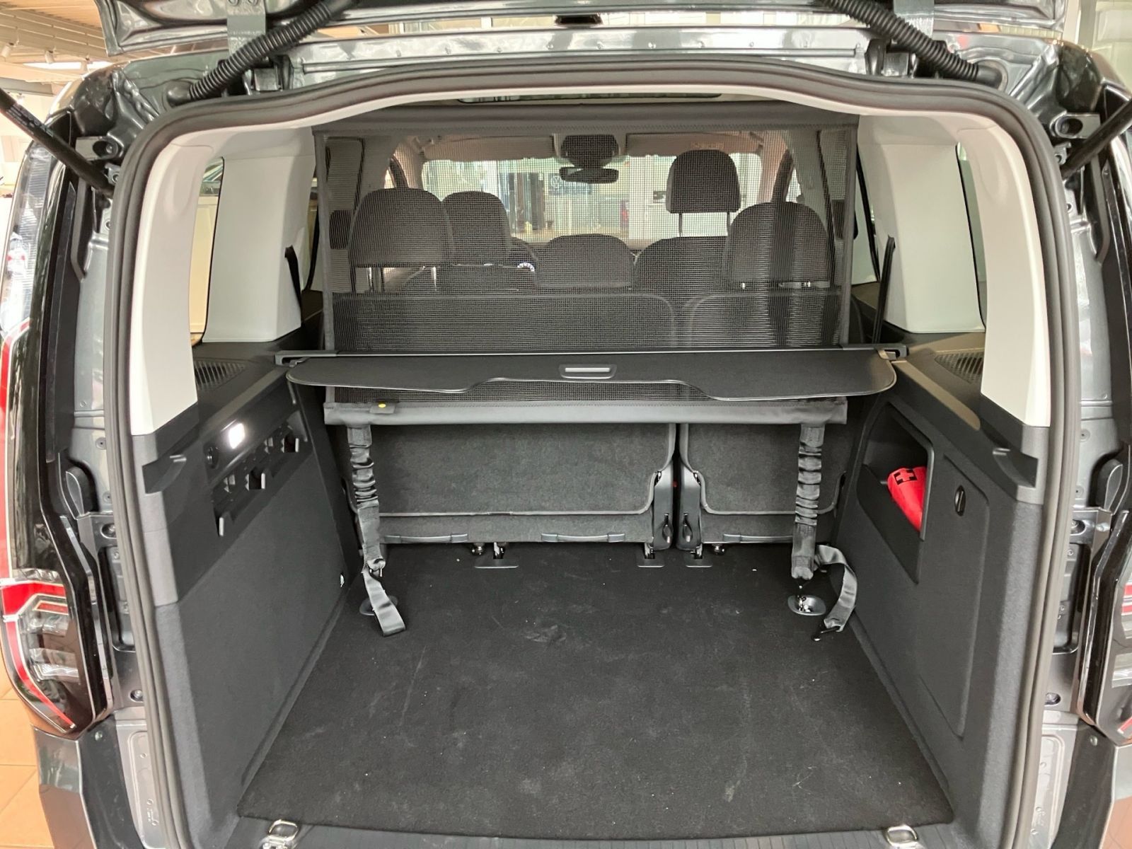 Fahrzeugabbildung Volkswagen Caddy Dark Label 5-Sitzer 1.5 85 kW TSI ACC SHZ