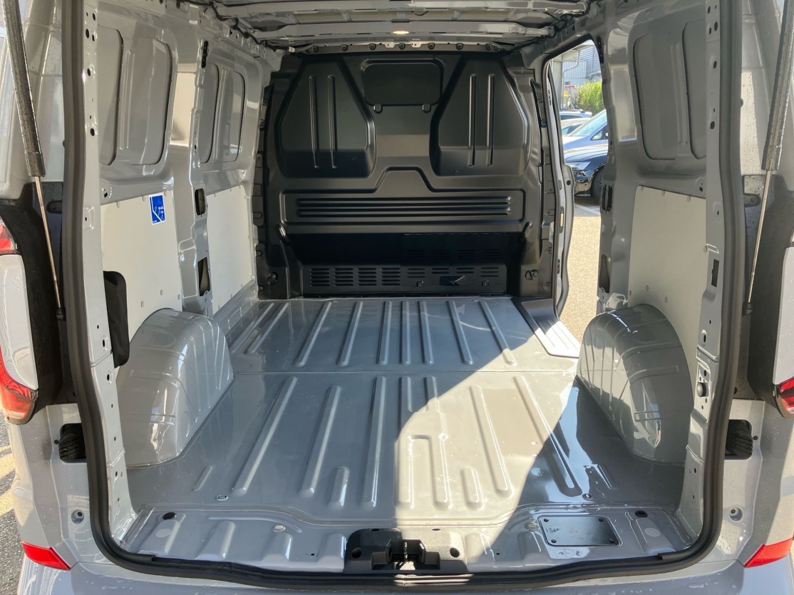 Fahrzeugabbildung Volkswagen Transporter Kasten 2,0 l 110 kW TDI 6-Ga ng Rads