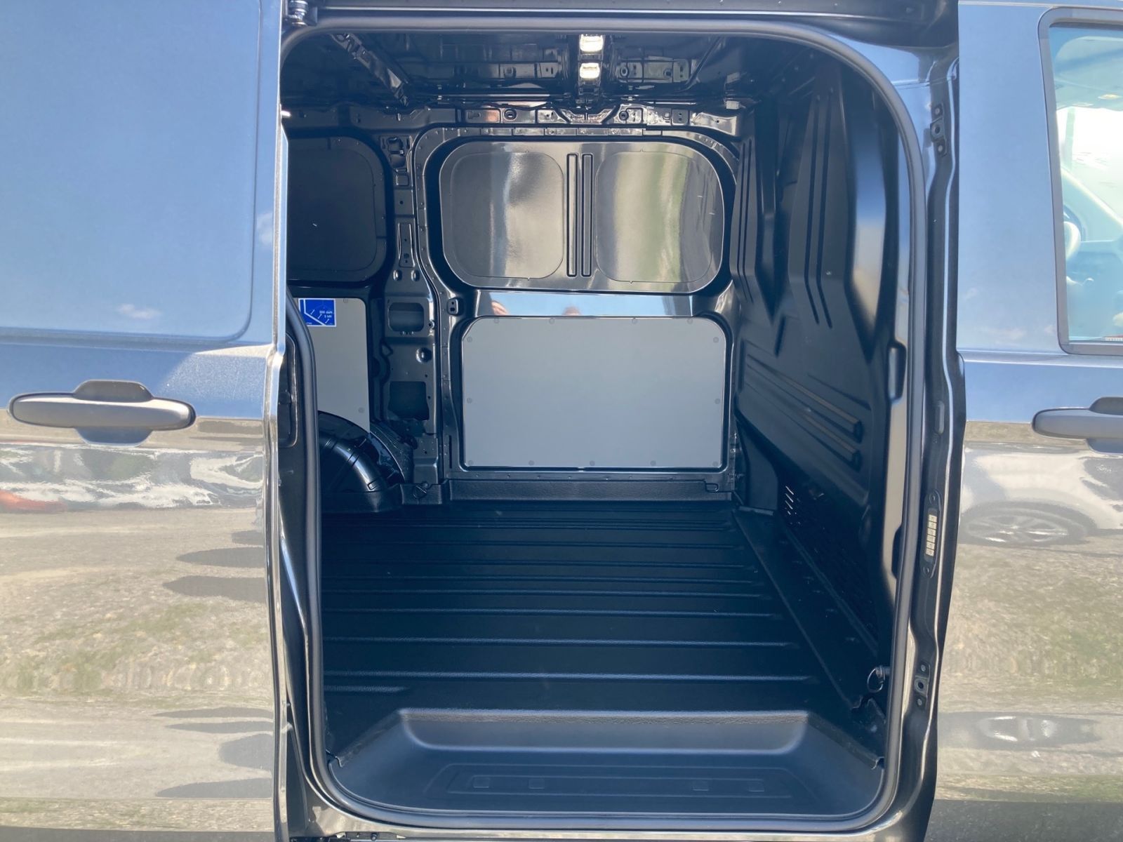 Fahrzeugabbildung Volkswagen Transporter Kasten 2,0 l 110 kW TDI 8-Ga ng Auto