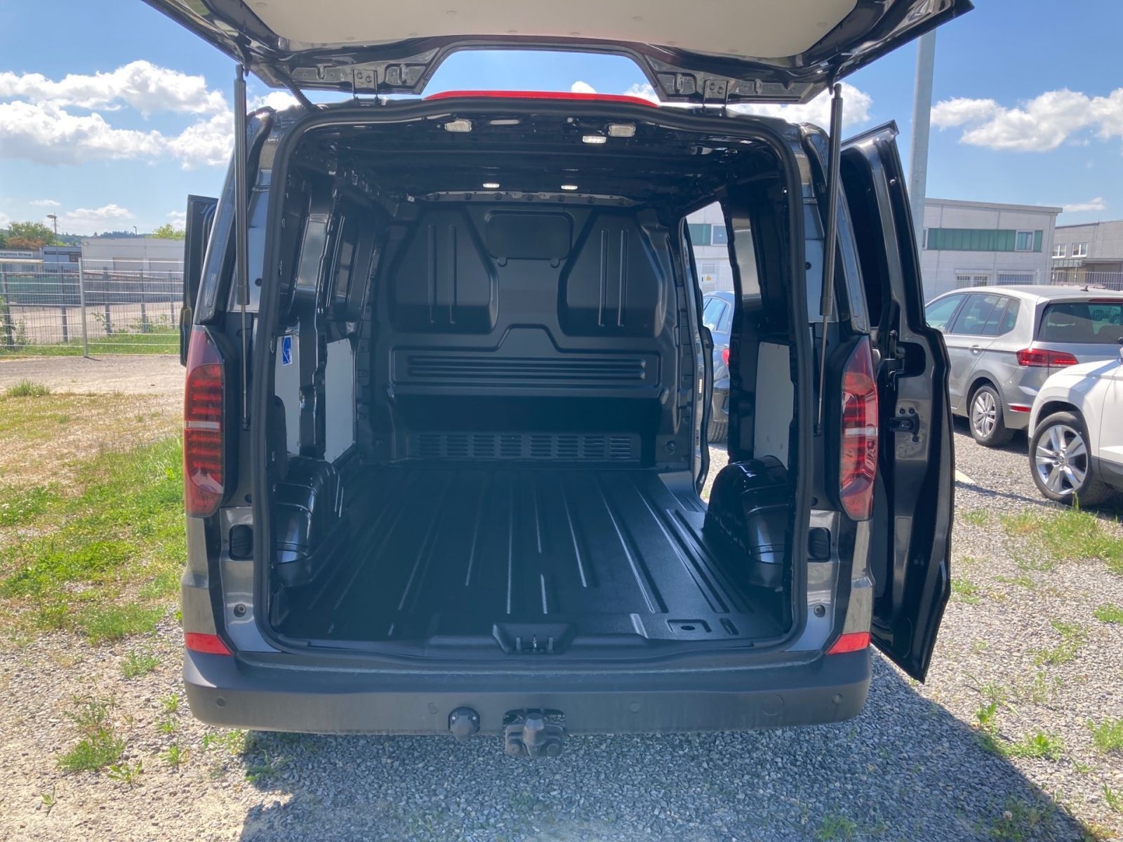 Fahrzeugabbildung Volkswagen Transporter Kasten 2,0 l 110 kW TDI 8-Ga ng Auto