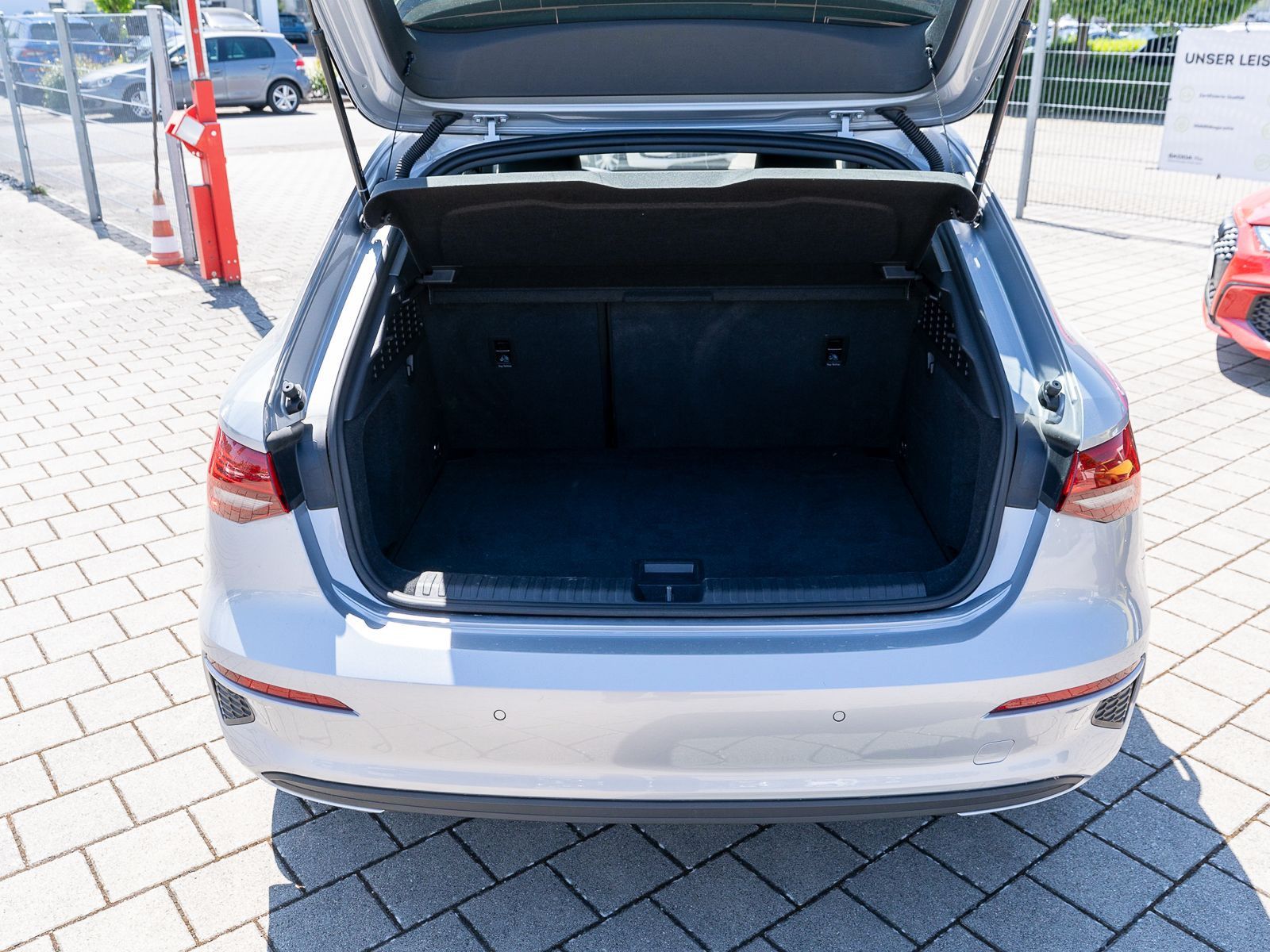 Fahrzeugabbildung Audi A3 Sportback 30 TFSI Stronic LED Navi PDC AHK VC