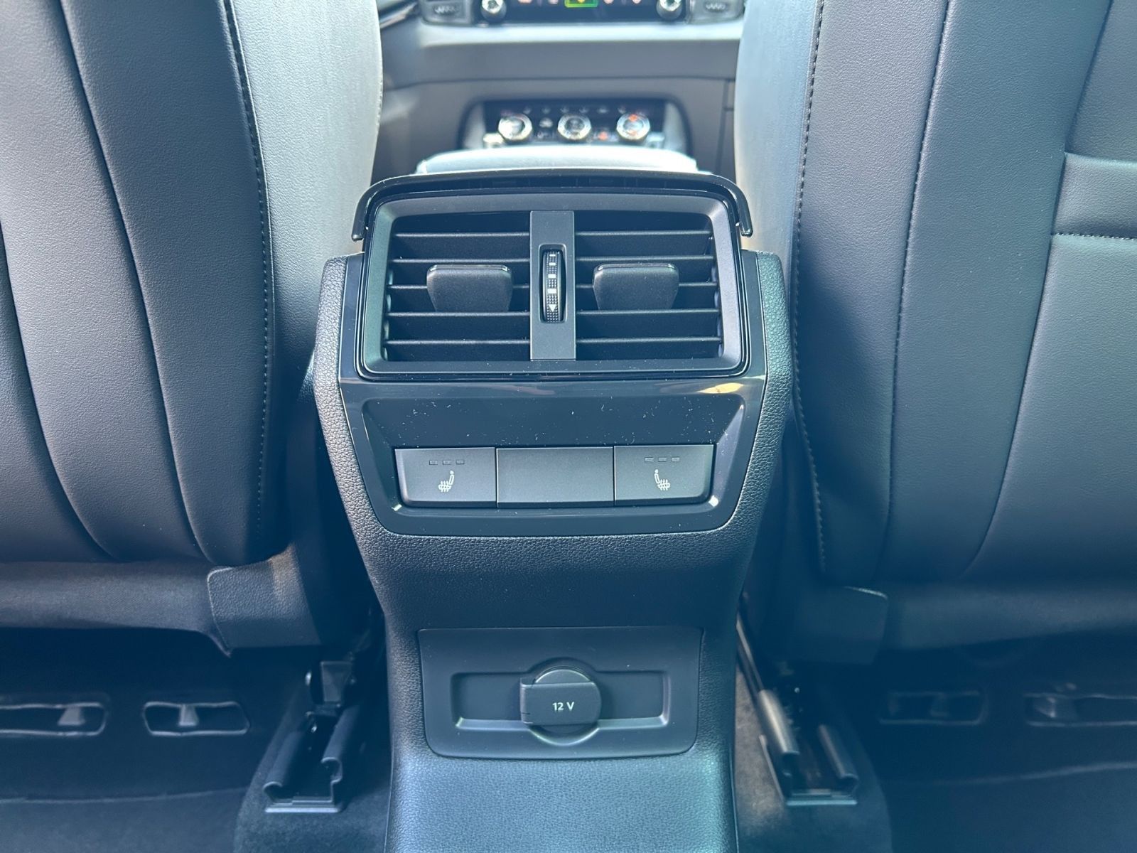 Fahrzeugabbildung SKODA Karoq Sportline 2,0TSI 190PS DSG 4x4 ACC SHZ AHK