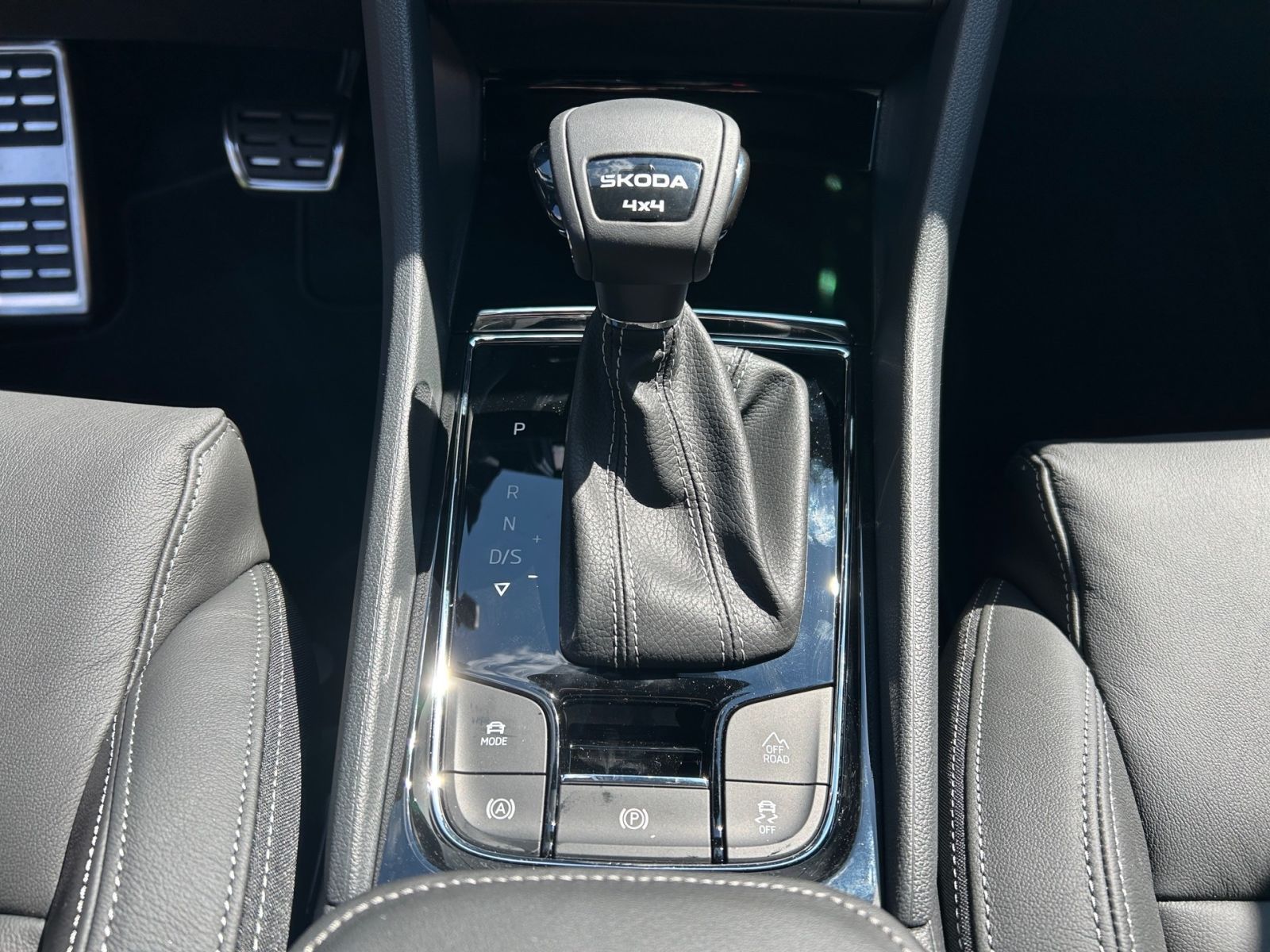 Fahrzeugabbildung SKODA Karoq Sportline 2,0TSI 190PS DSG 4x4 ACC SHZ AHK
