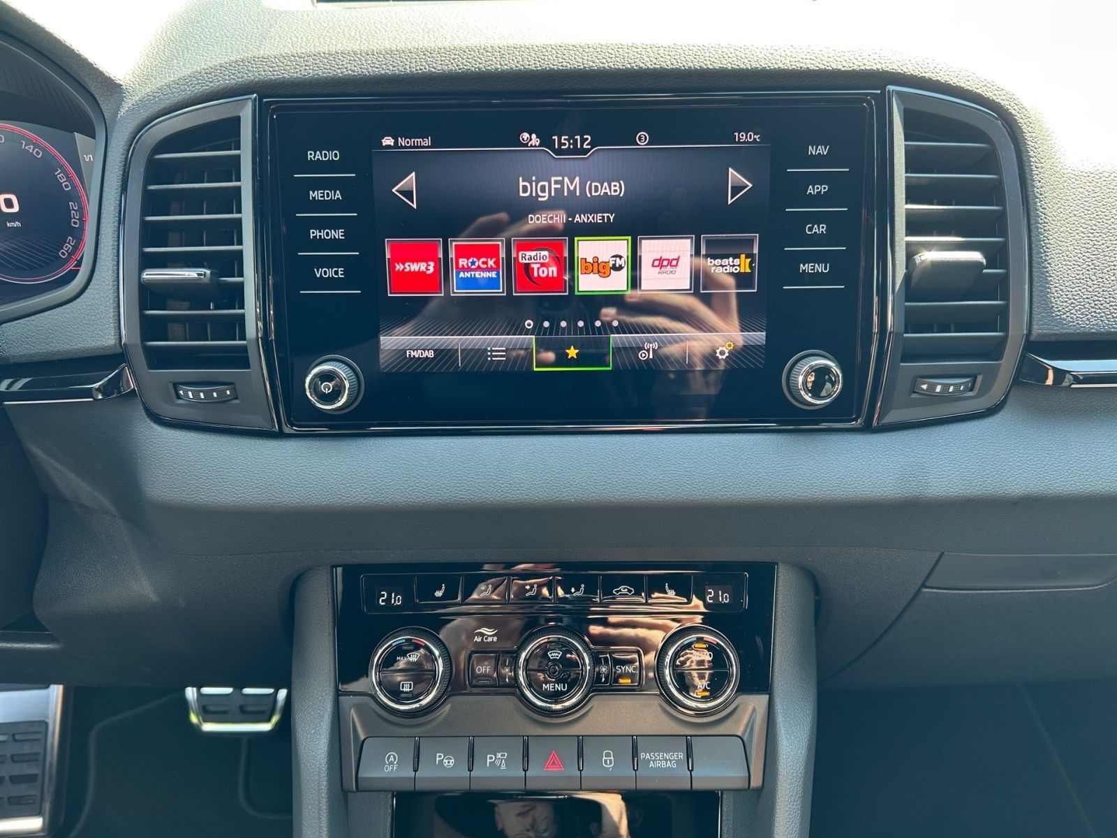 Fahrzeugabbildung SKODA Karoq Sportline 2,0TSI 190PS DSG 4x4 ACC SHZ AHK