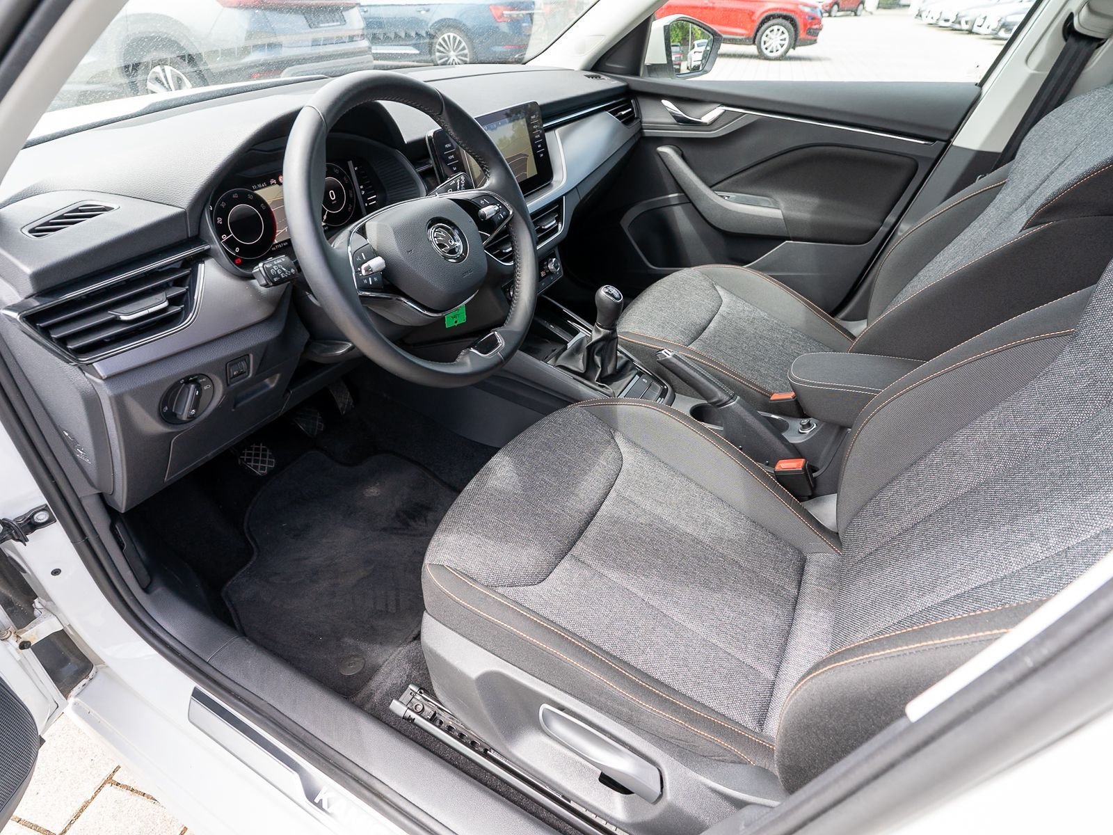 Fahrzeugabbildung SKODA Kamiq Clever 1.5TSI 6-Gang Navi LED VC SHZ PDC