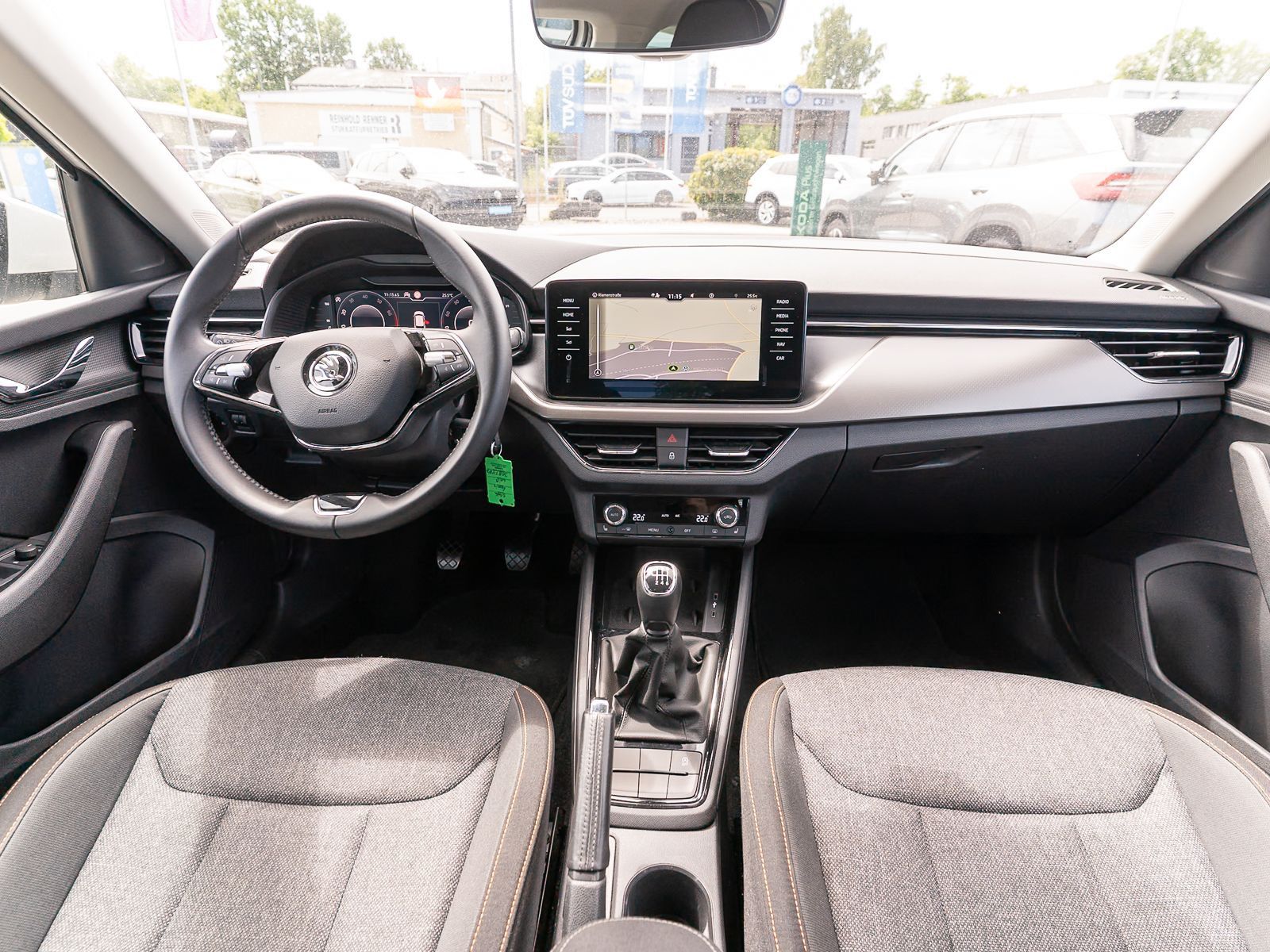 Fahrzeugabbildung SKODA Kamiq Clever 1.5TSI 6-Gang Navi LED VC SHZ PDC