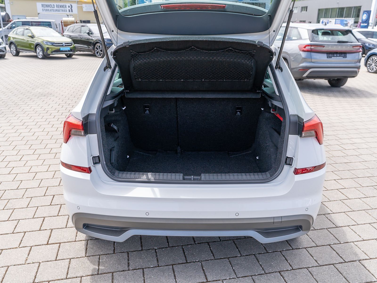 Fahrzeugabbildung SKODA Kamiq Clever 1.5TSI 6-Gang Navi LED VC SHZ PDC
