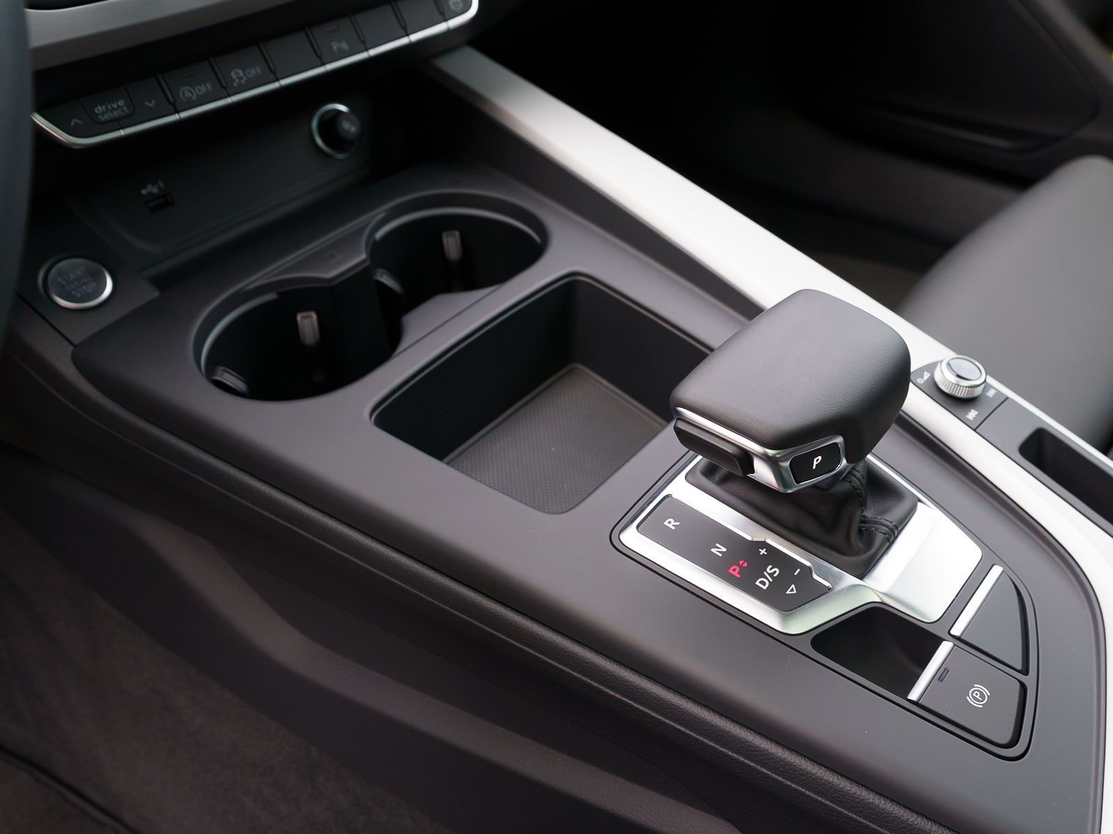 Fahrzeugabbildung Audi A4 Avant advanced 40TFSI quatt Navi LED AHK PANO