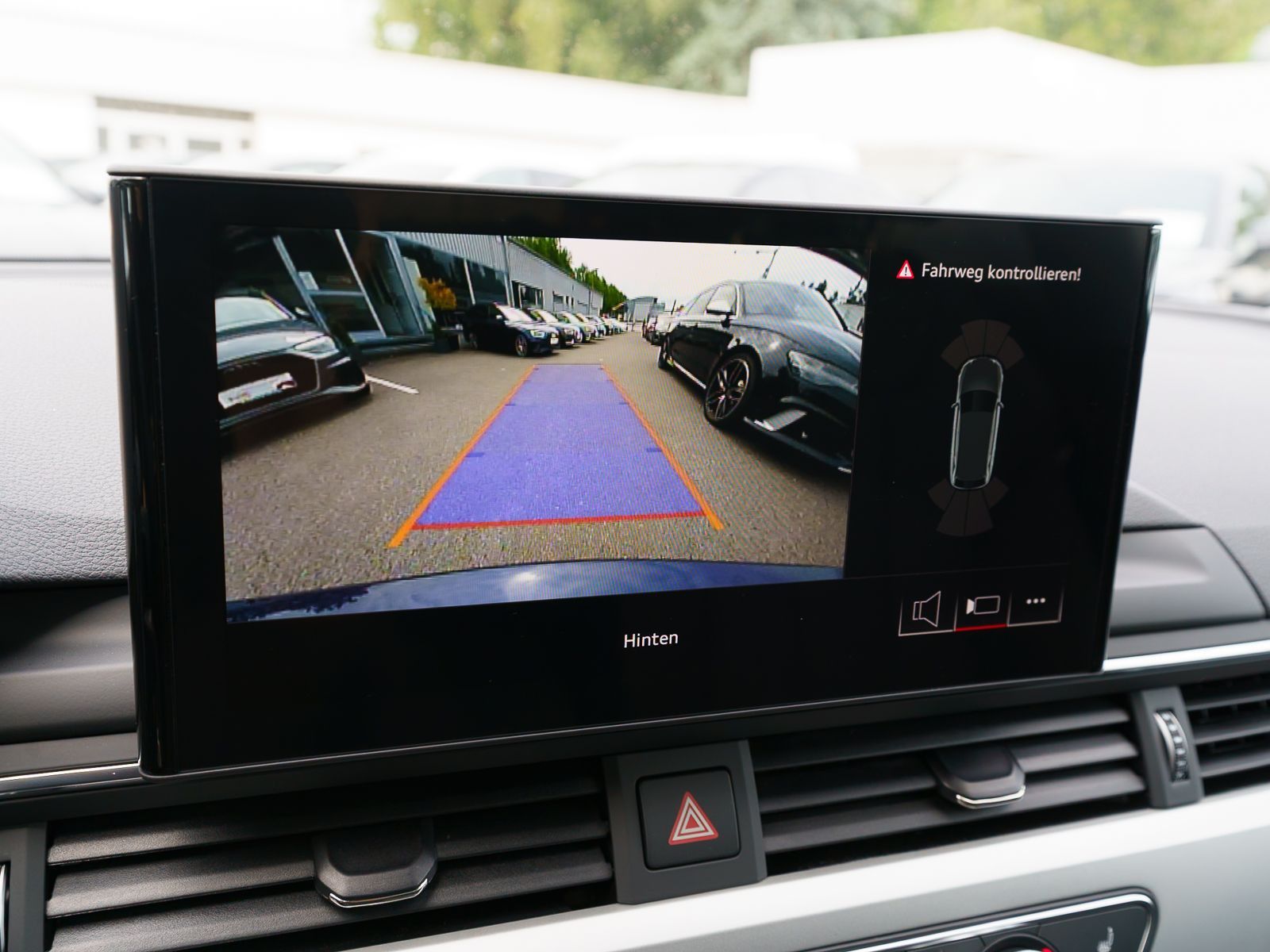 Fahrzeugabbildung Audi A4 Avant advanced 40TFSI quatt Navi LED AHK PANO