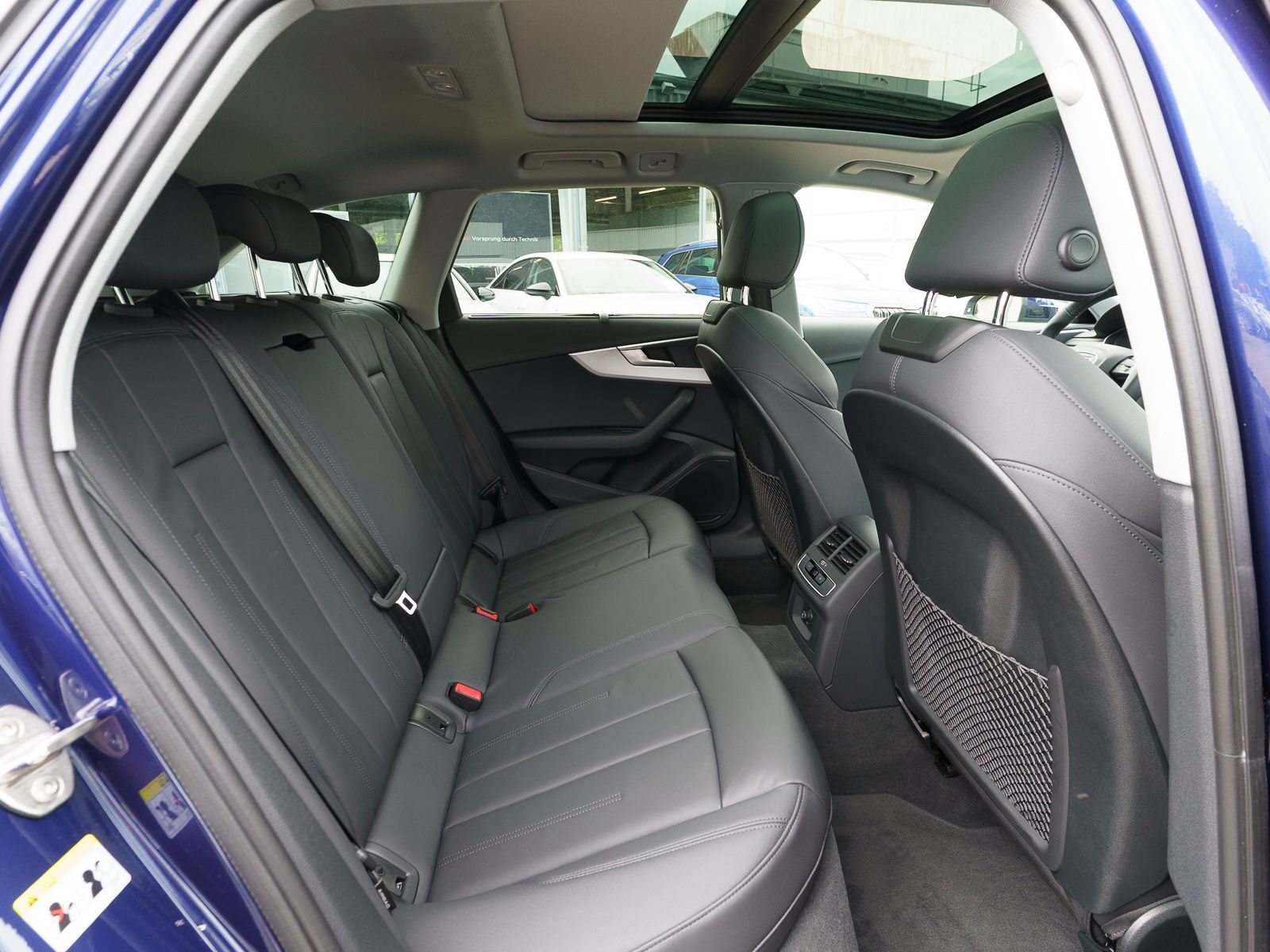 Fahrzeugabbildung Audi A4 Avant advanced 40TFSI quatt Navi LED AHK PANO