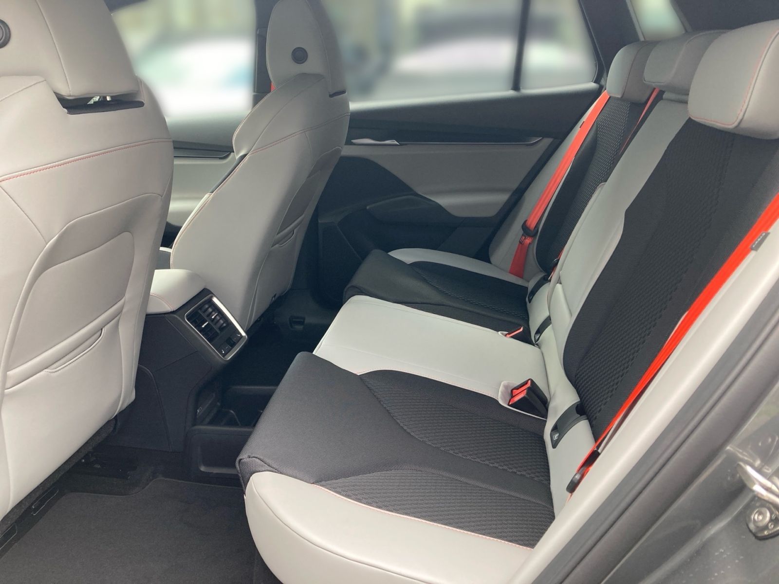 Fahrzeugabbildung SKODA Elroq 85 82 kWh 285PS 19" ACC Kamera PDC SHZ AHK