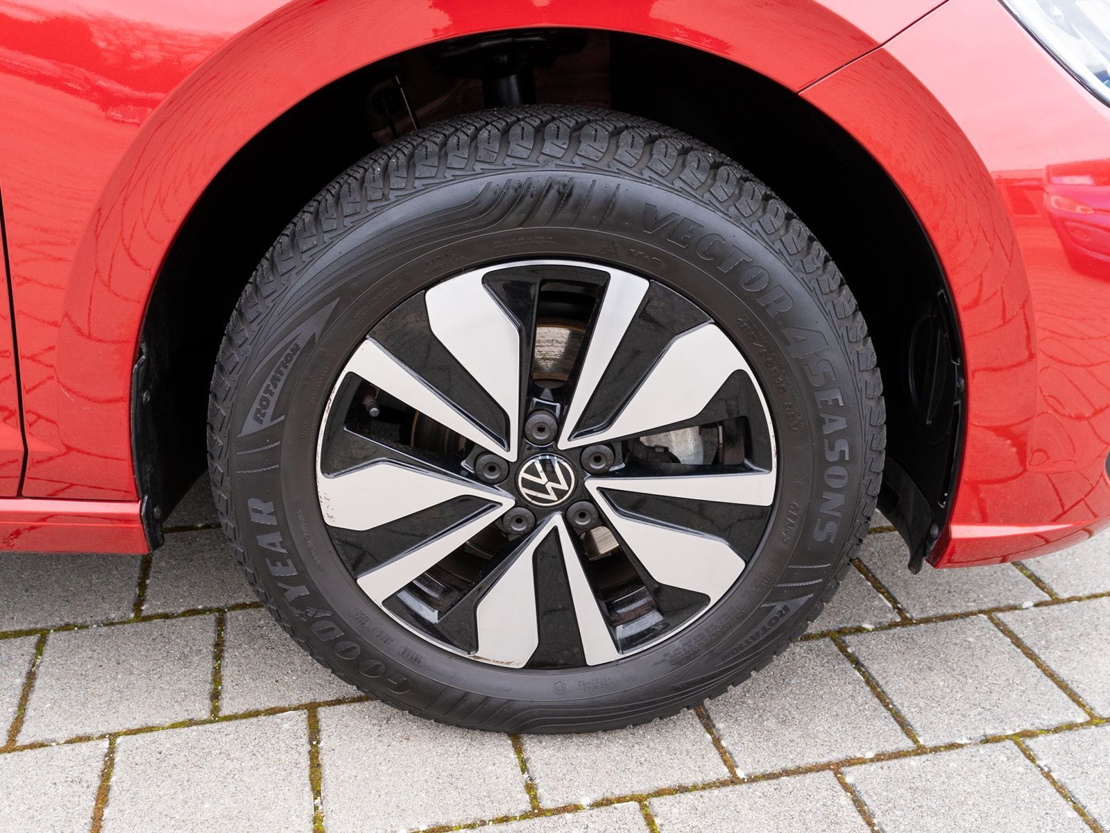 Fahrzeugabbildung Volkswagen Polo Move 1.0TSI DSG LED Navi RFK ACC AHK SHZ