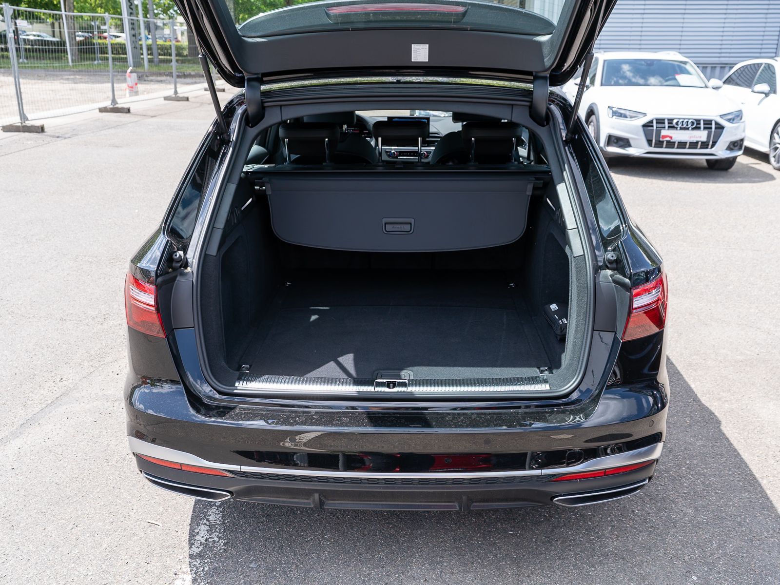 Fahrzeugabbildung Audi A4 Avant S line 35TFSI Stronic Navi LED RFK ACC