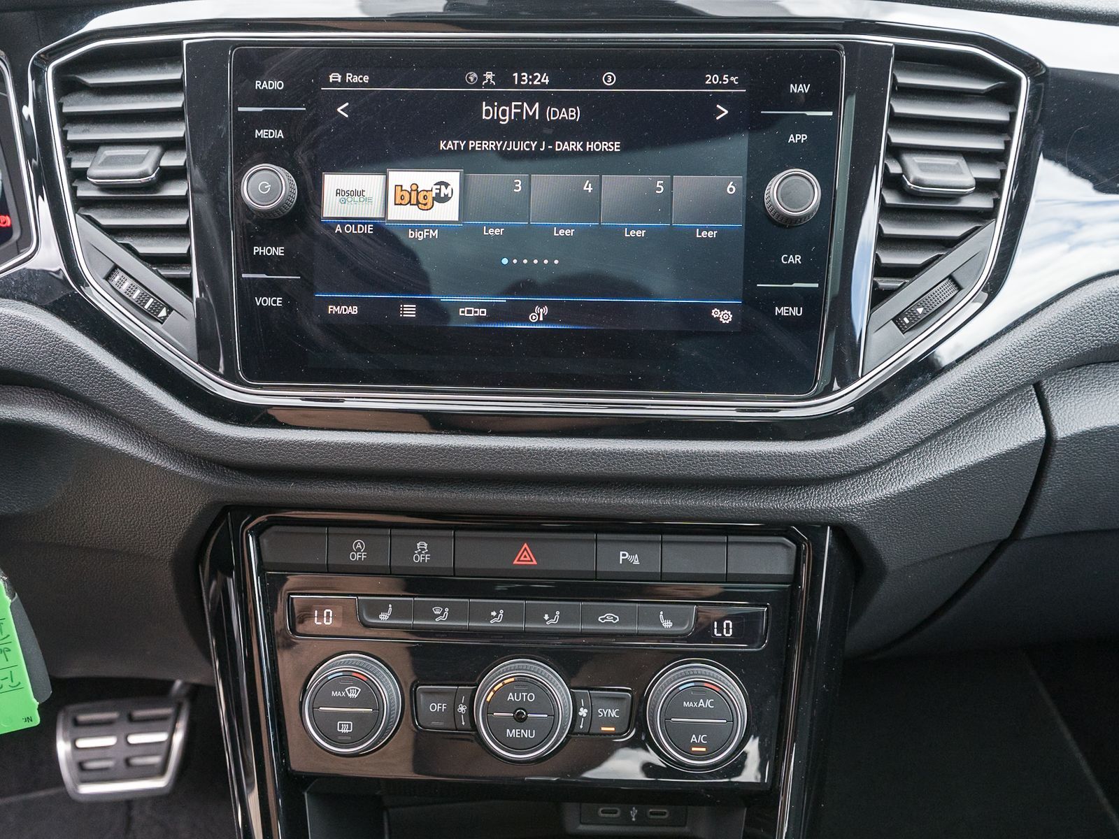 Fahrzeugabbildung Volkswagen T-Roc R 2.0 TSI 4M DSG PANO ACC Digital Cockpit