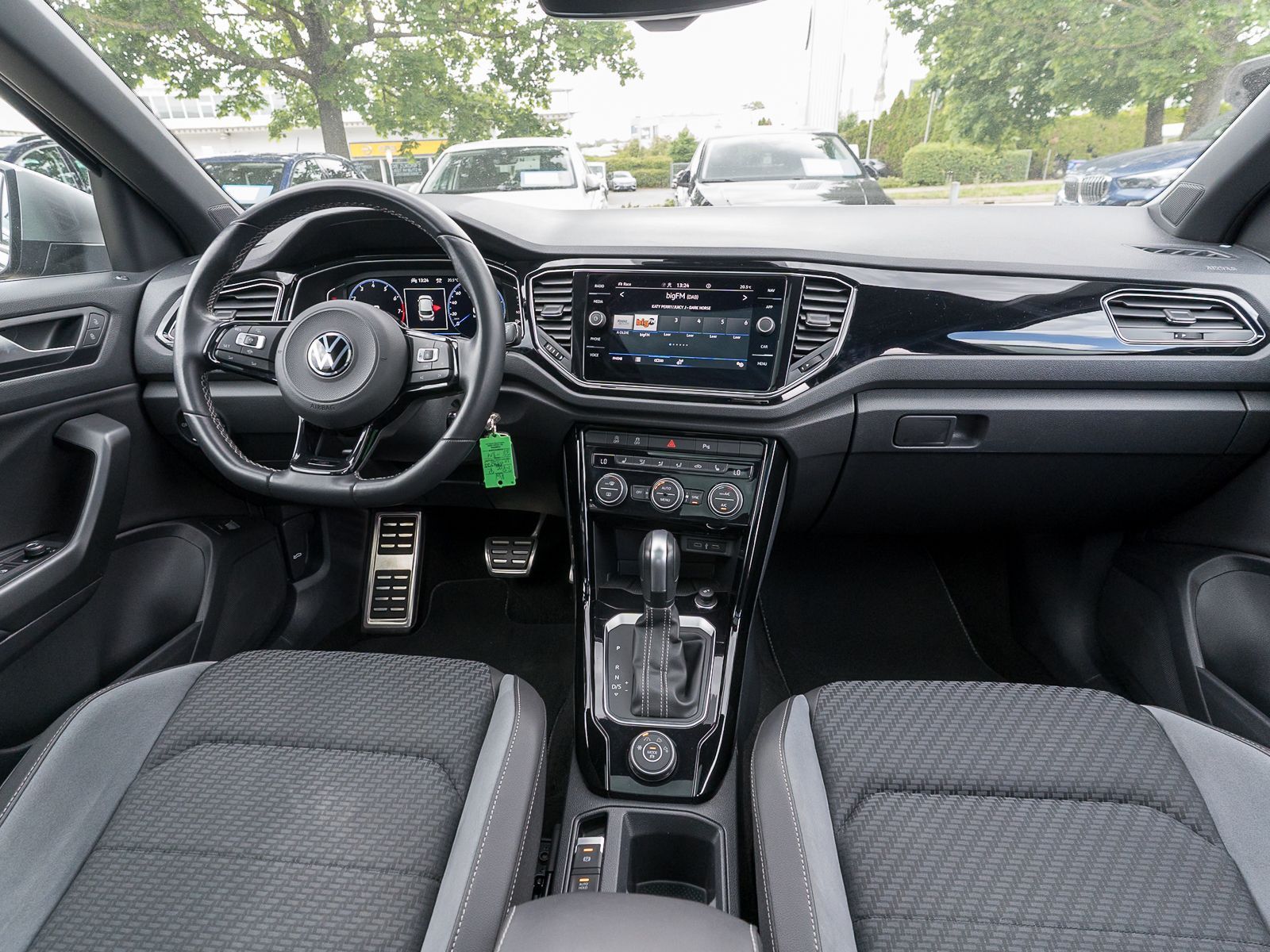 Fahrzeugabbildung Volkswagen T-Roc R 2.0 TSI 4M DSG PANO ACC Digital Cockpit