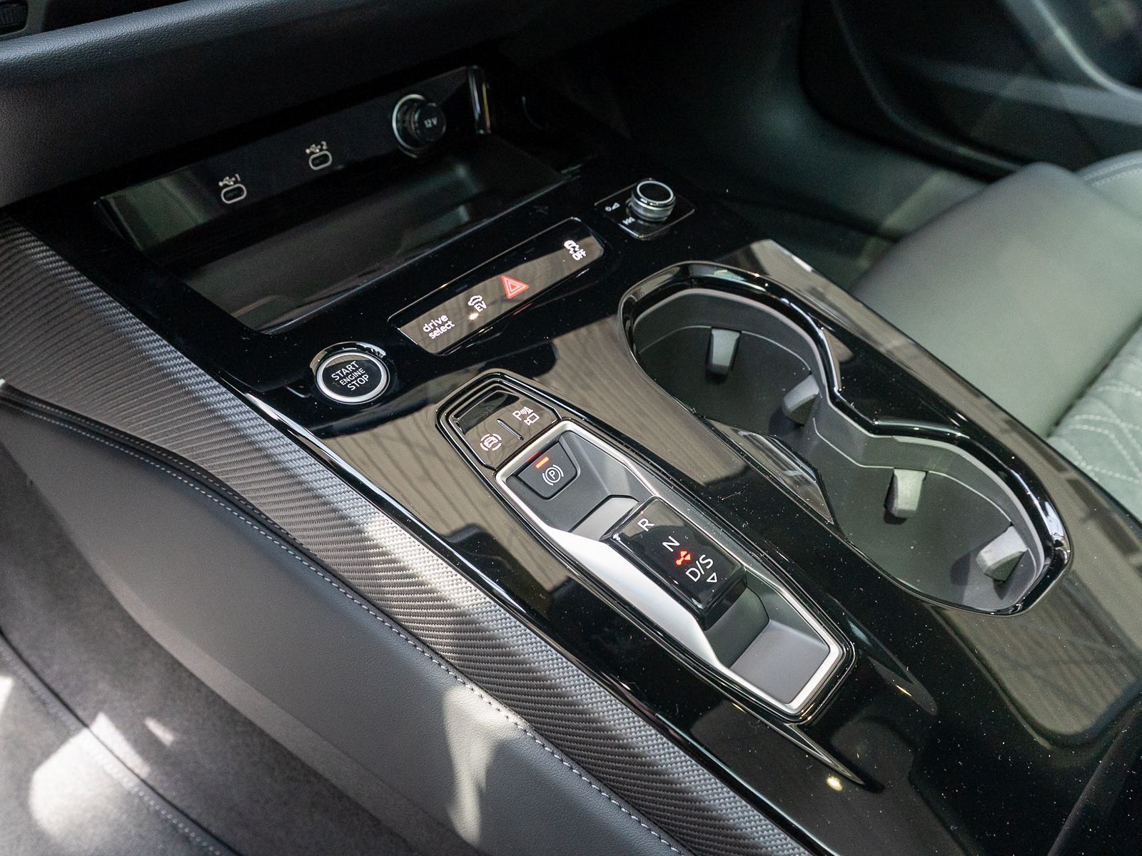 Fahrzeugabbildung Audi A5 Avant e-hybrid quattro 220 kW S tronic