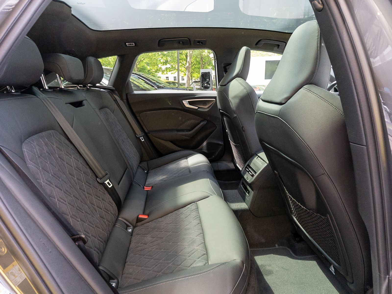 Fahrzeugabbildung Audi A5 Avant e-hybrid quattro 220 kW S tronic
