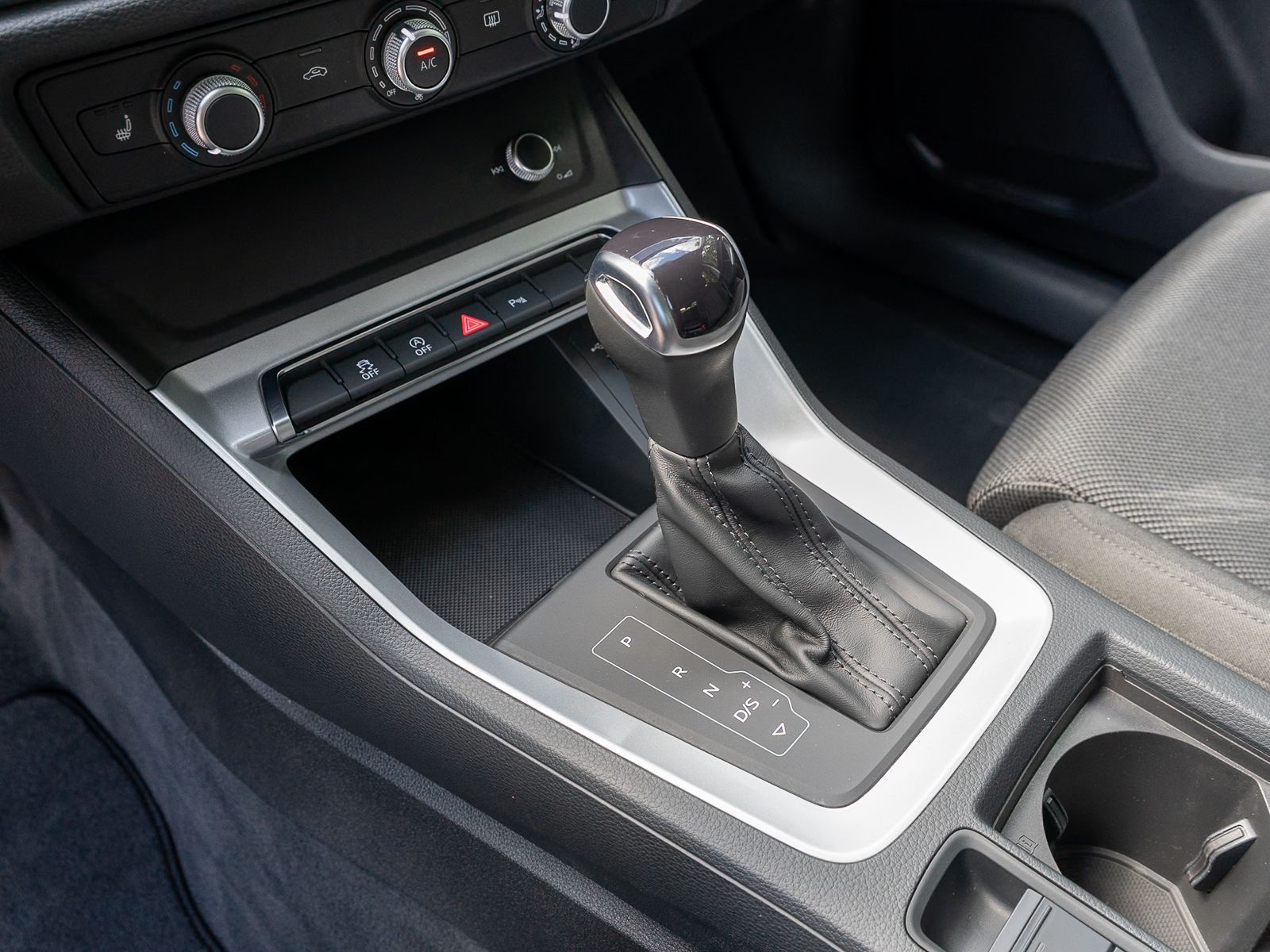 Fahrzeugabbildung Audi Q3 35TDI Stronic Navi LED GRA PDC SHZ VC