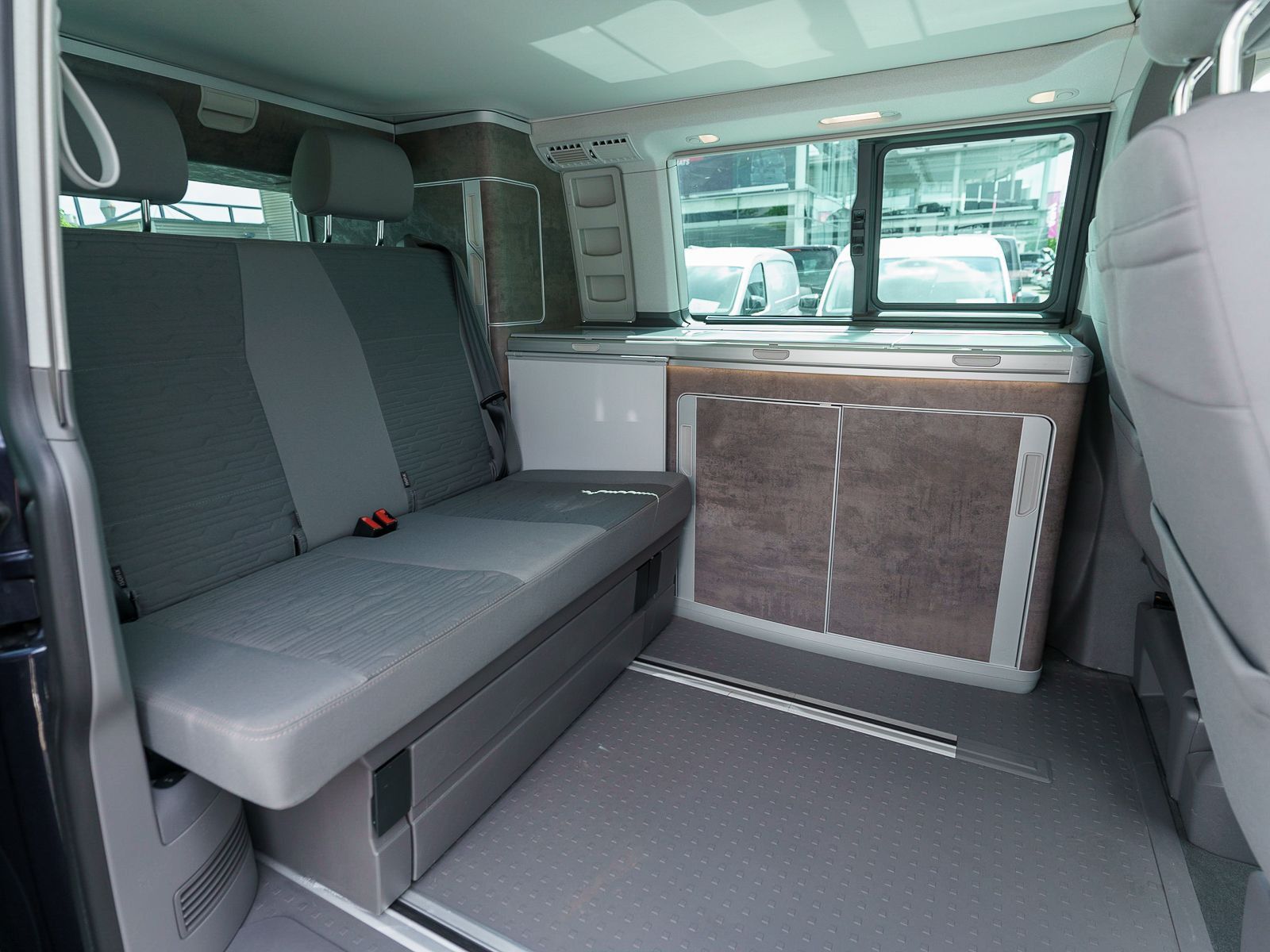 Fahrzeugabbildung Volkswagen T6.1 California Ocean 2.0TDI 4M DSG NAVI RFK AHK