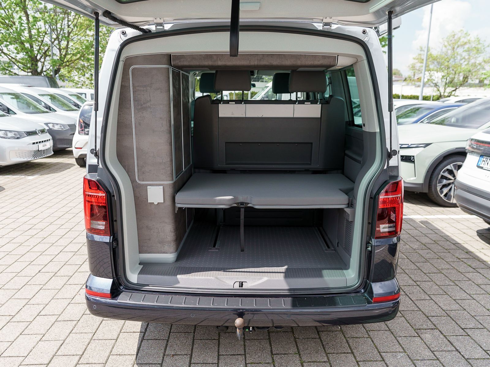 Fahrzeugabbildung Volkswagen T6.1 California Ocean 2.0TDI 4M DSG NAVI RFK AHK