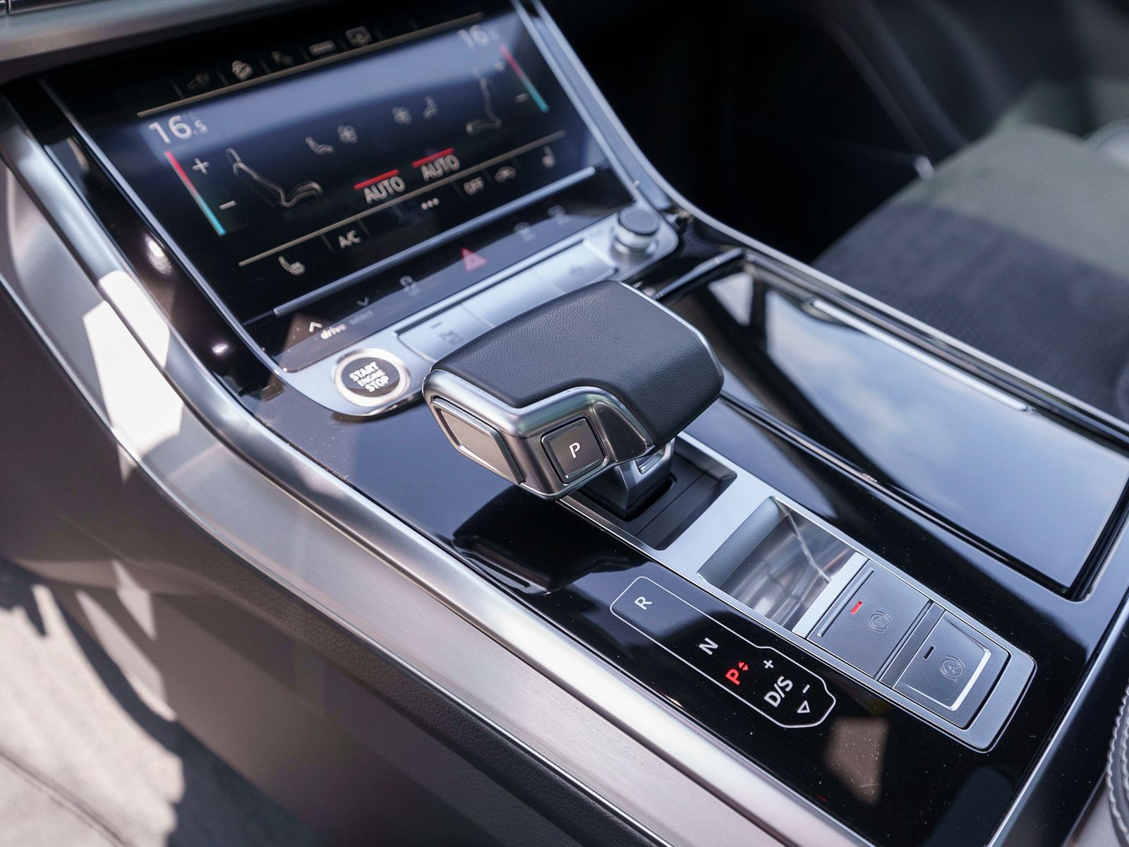 Fahrzeugabbildung Audi Q7 S line 55TFSI e quattro tiptronic B&O Pano