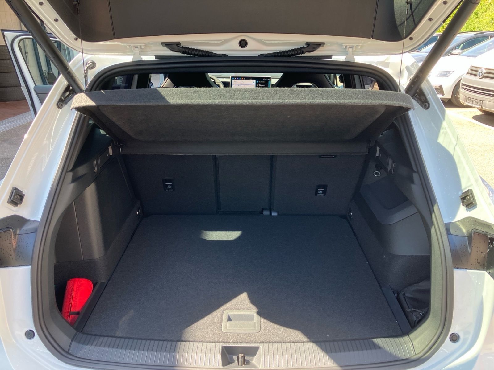 Fahrzeugabbildung Volkswagen Tiguan R-Line 1,5 l eHybrid OPF 130 kW ( 177 PS)
