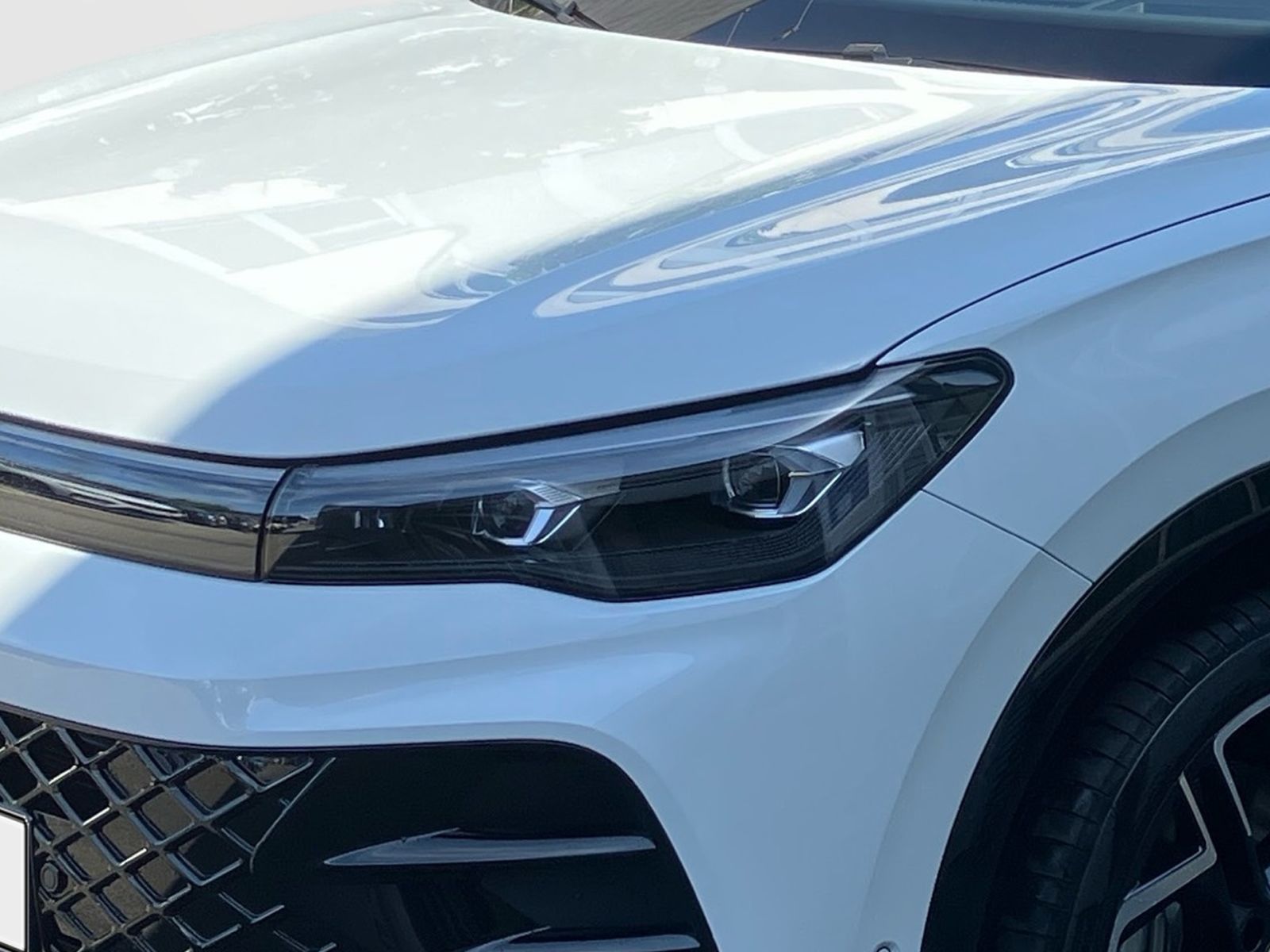 Fahrzeugabbildung Volkswagen Tiguan R-Line 1,5 l eHybrid OPF 130 kW ( 177 PS)